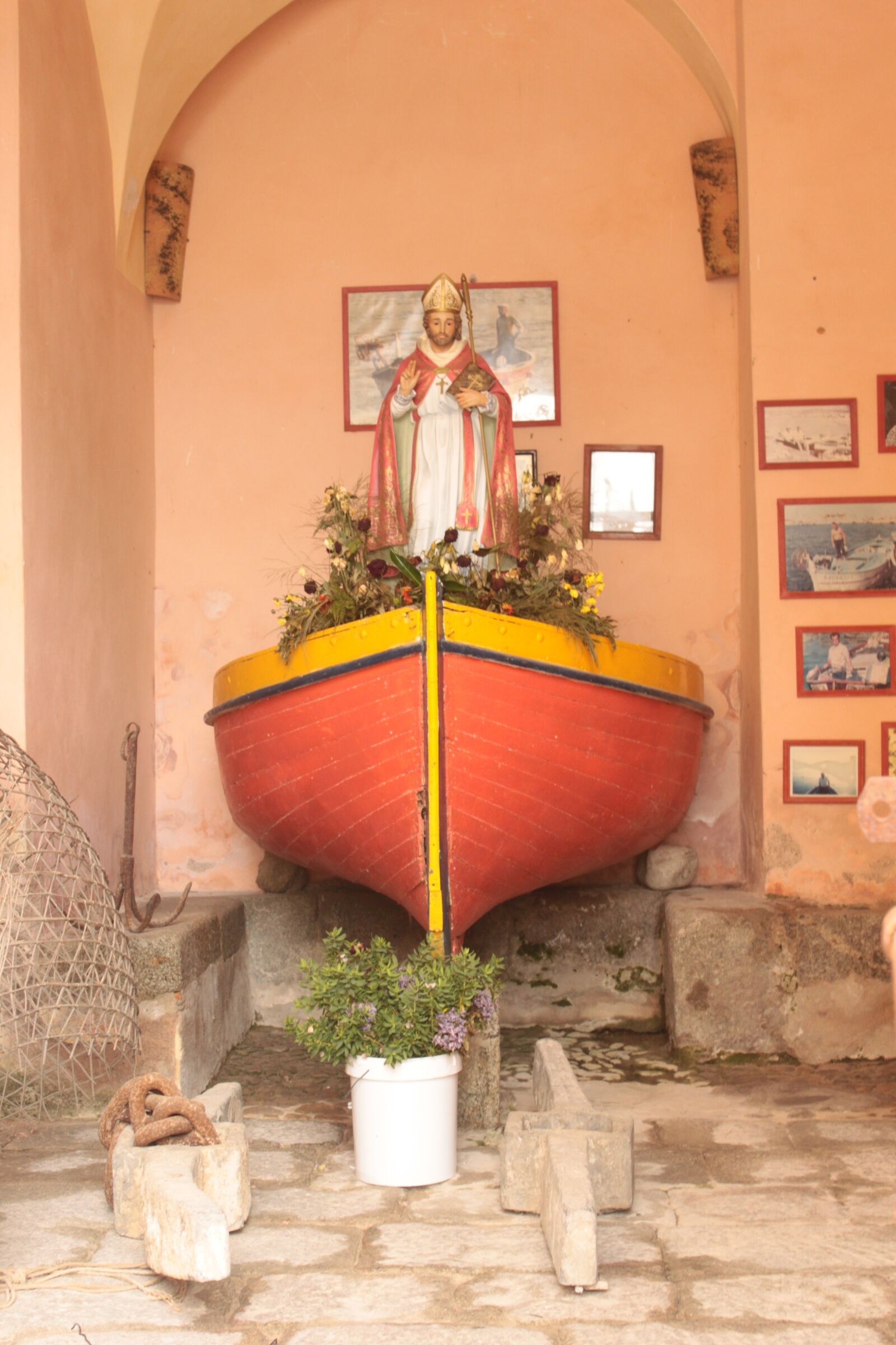 Canon EOS 500D (EOS Rebel T1i / EOS Kiss X3) sample photo. Corsica, shrine, village photography