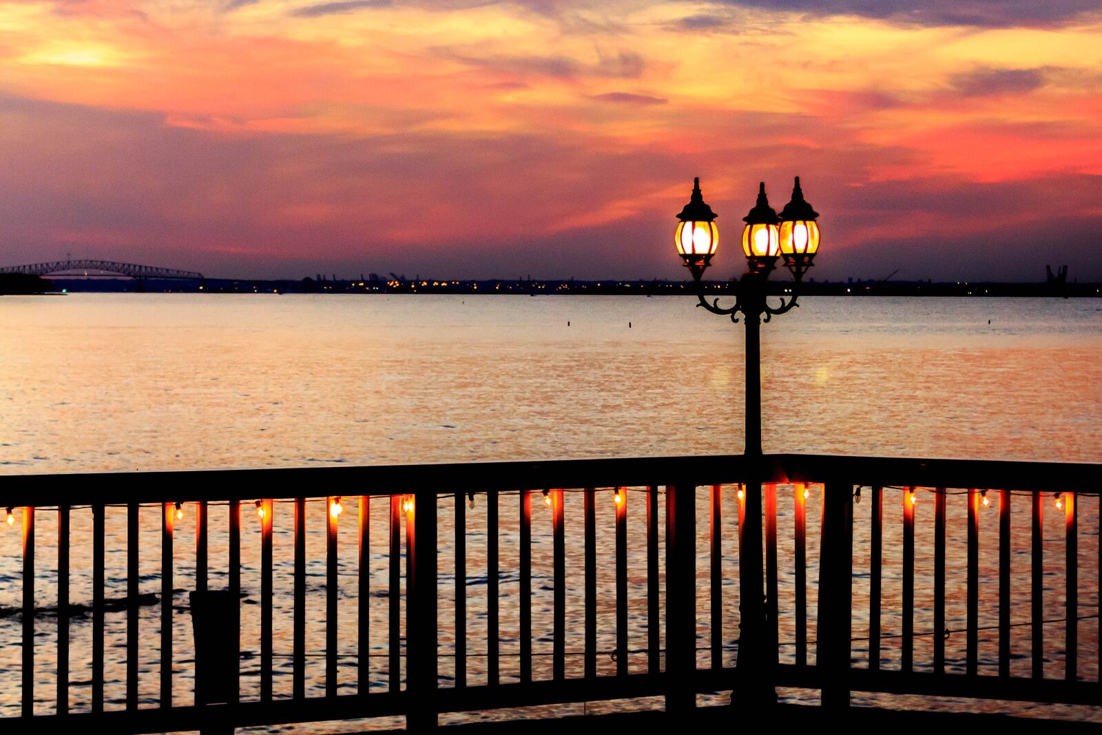Canon EOS 700D (EOS Rebel T5i / EOS Kiss X7i) sample photo. Bay, light post, landscape photography