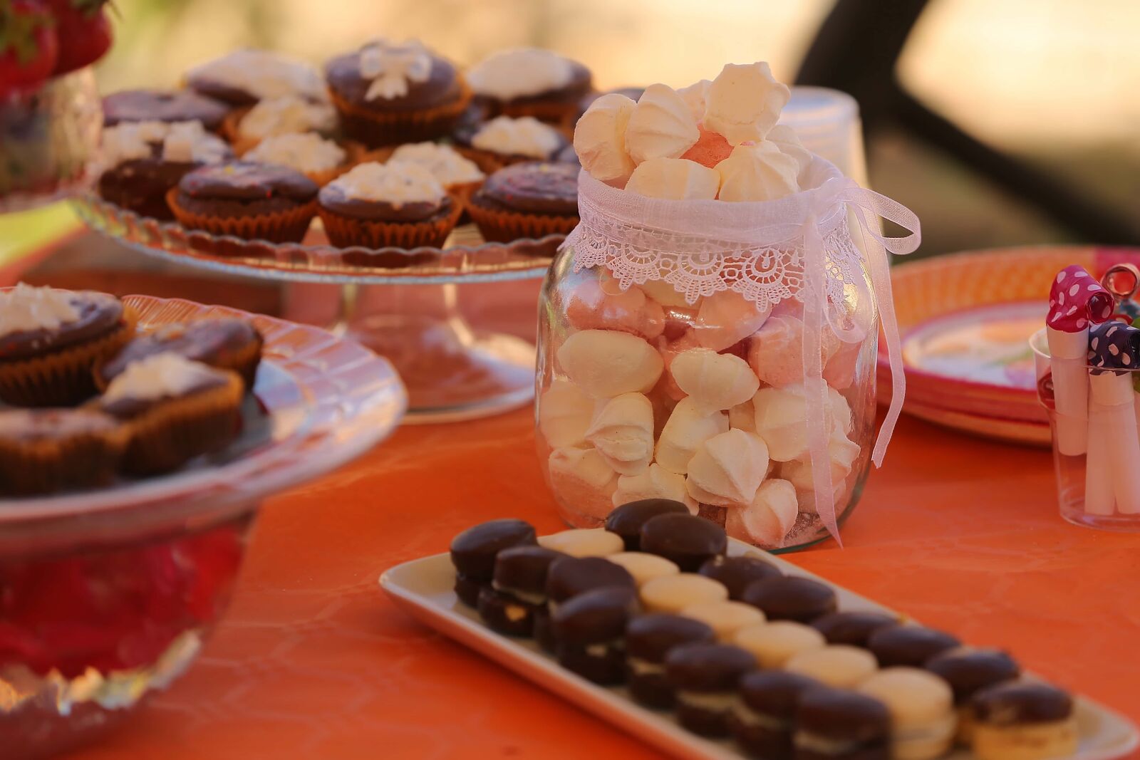 Canon EF 70-200mm F2.8L IS II USM sample photo. Cookies, homemade, cupcake, jar photography