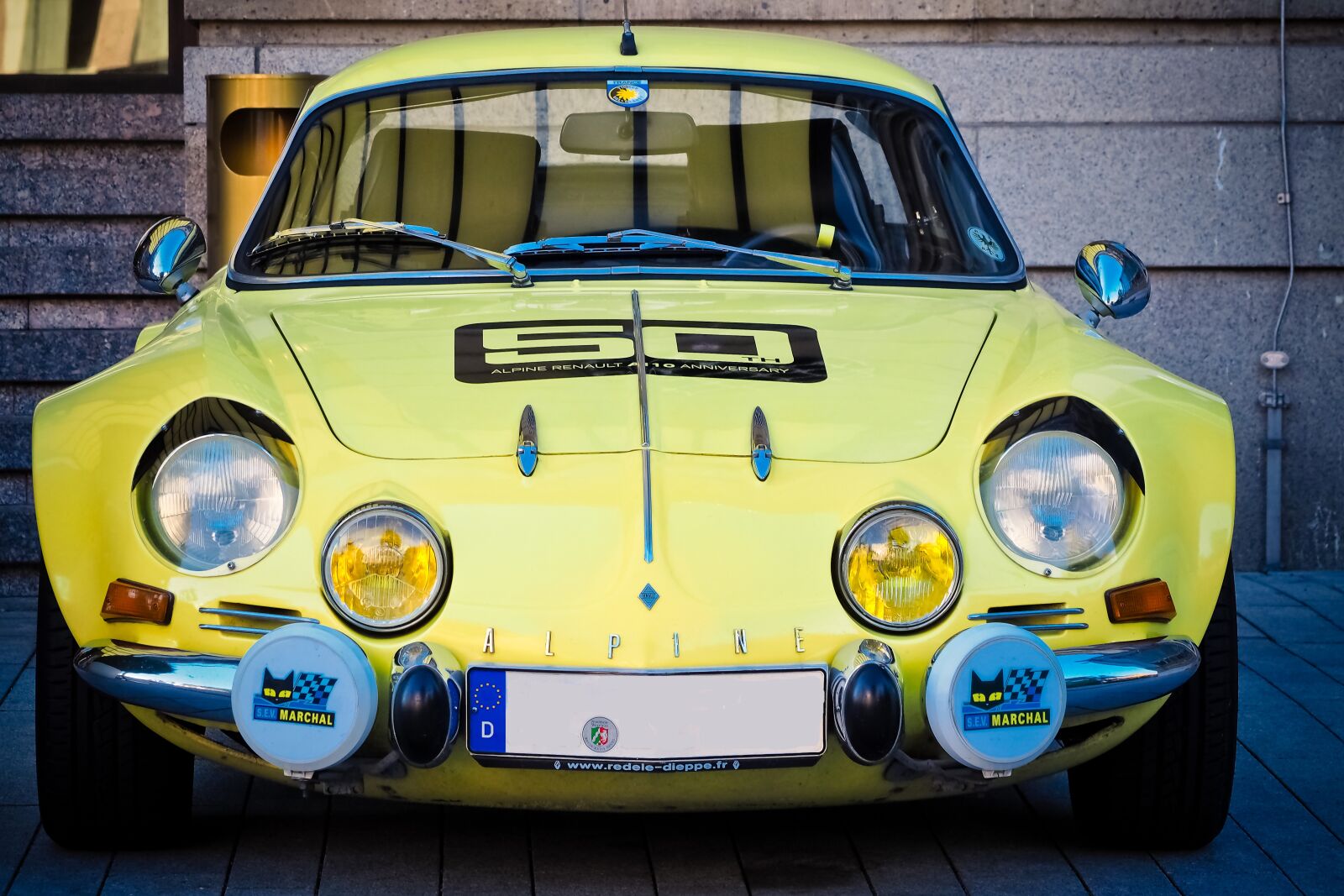 Olympus OM-D E-M10 sample photo. Auto, renault, oldtimer photography