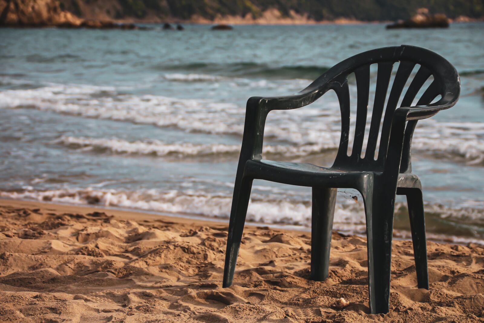 Canon EOS 650D (EOS Rebel T4i / EOS Kiss X6i) sample photo. Beach, empty, chair photography