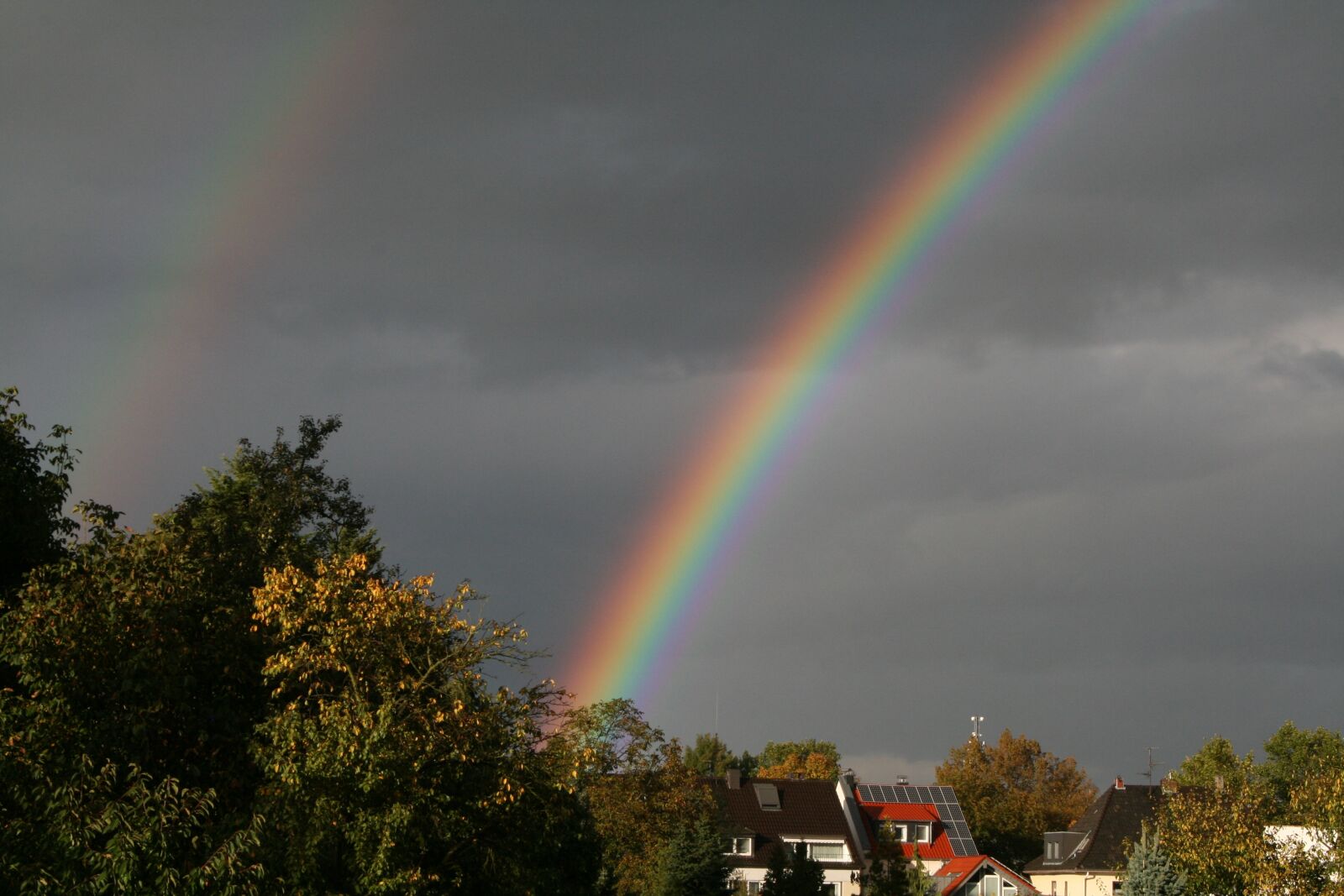 Canon EOS 400D (EOS Digital Rebel XTi / EOS Kiss Digital X) sample photo. Nature, rainbow, natural phenomenon photography