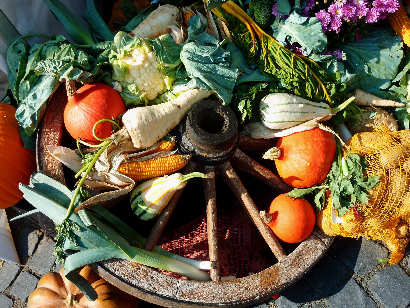 Panasonic DMC-TZ7 sample photo. Vegetables, market, fruit photography