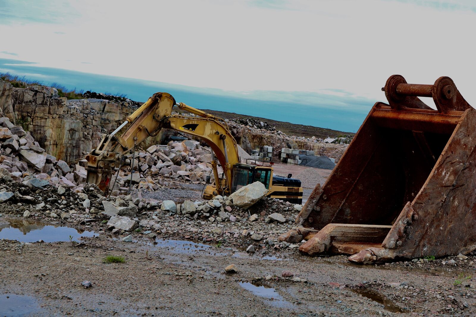 Canon EOS 750D (EOS Rebel T6i / EOS Kiss X8i) sample photo. Excavators, blade, construction machine photography