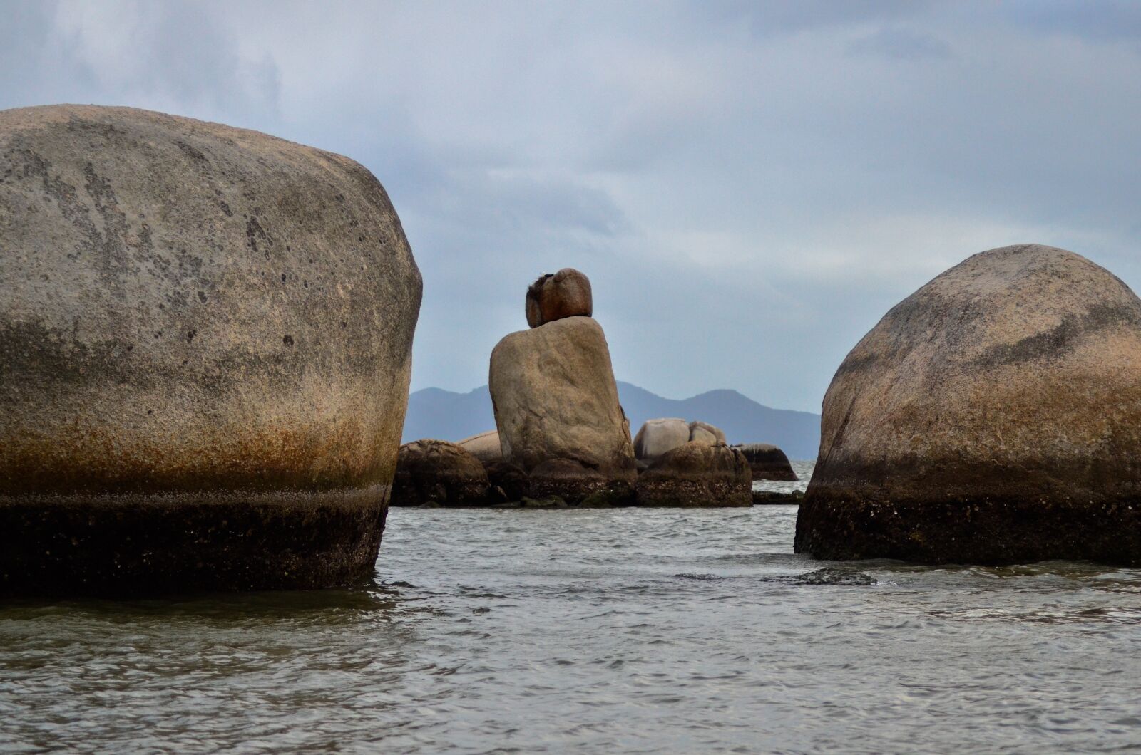 Nikon D7000 sample photo. Rocks, mar, beach photography