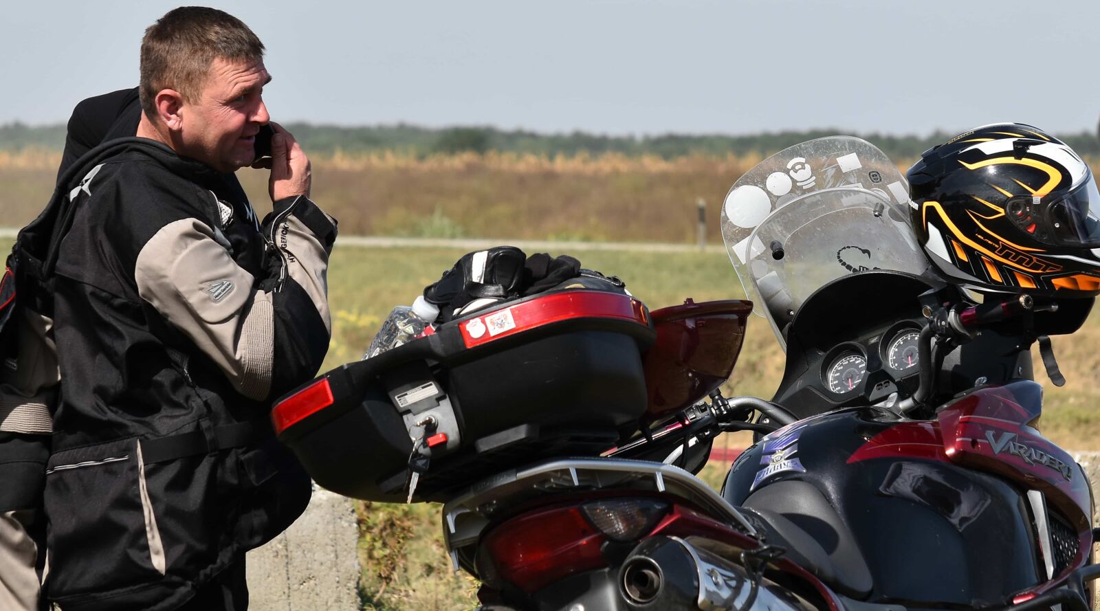 Nikon D5500 sample photo. Conversation, mobile phone, motorcycle photography