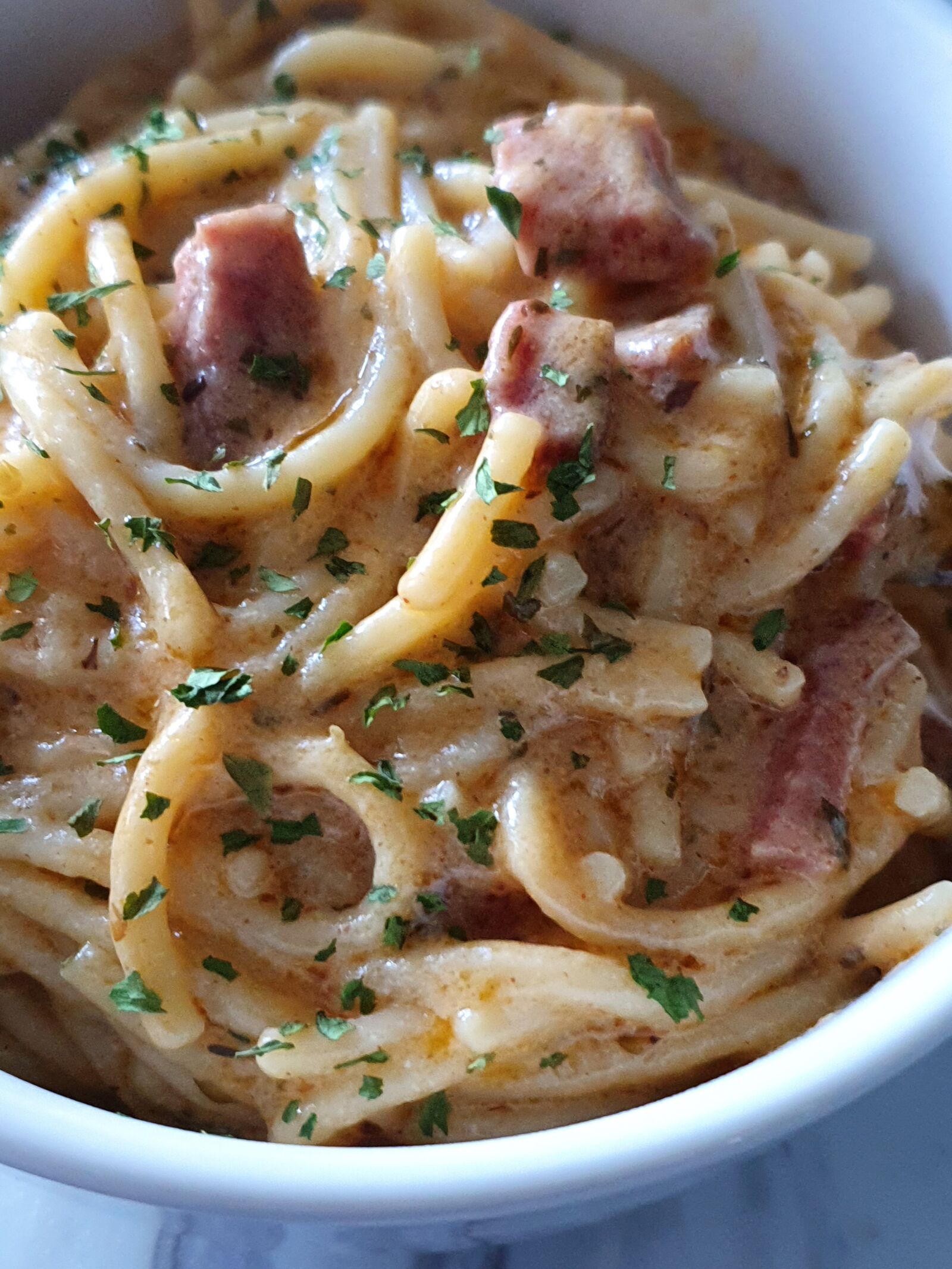 Samsung Galaxy S10 sample photo. Casserole dish, spaghetti, fast photography