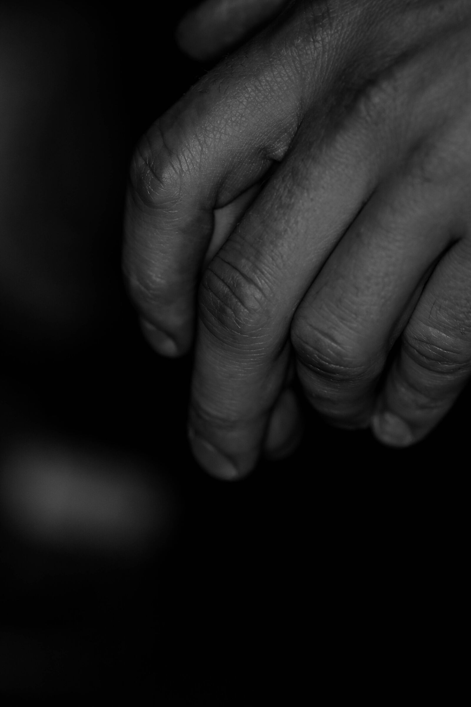 Canon EOS 7D Mark II sample photo. Hands, fingers, black and photography