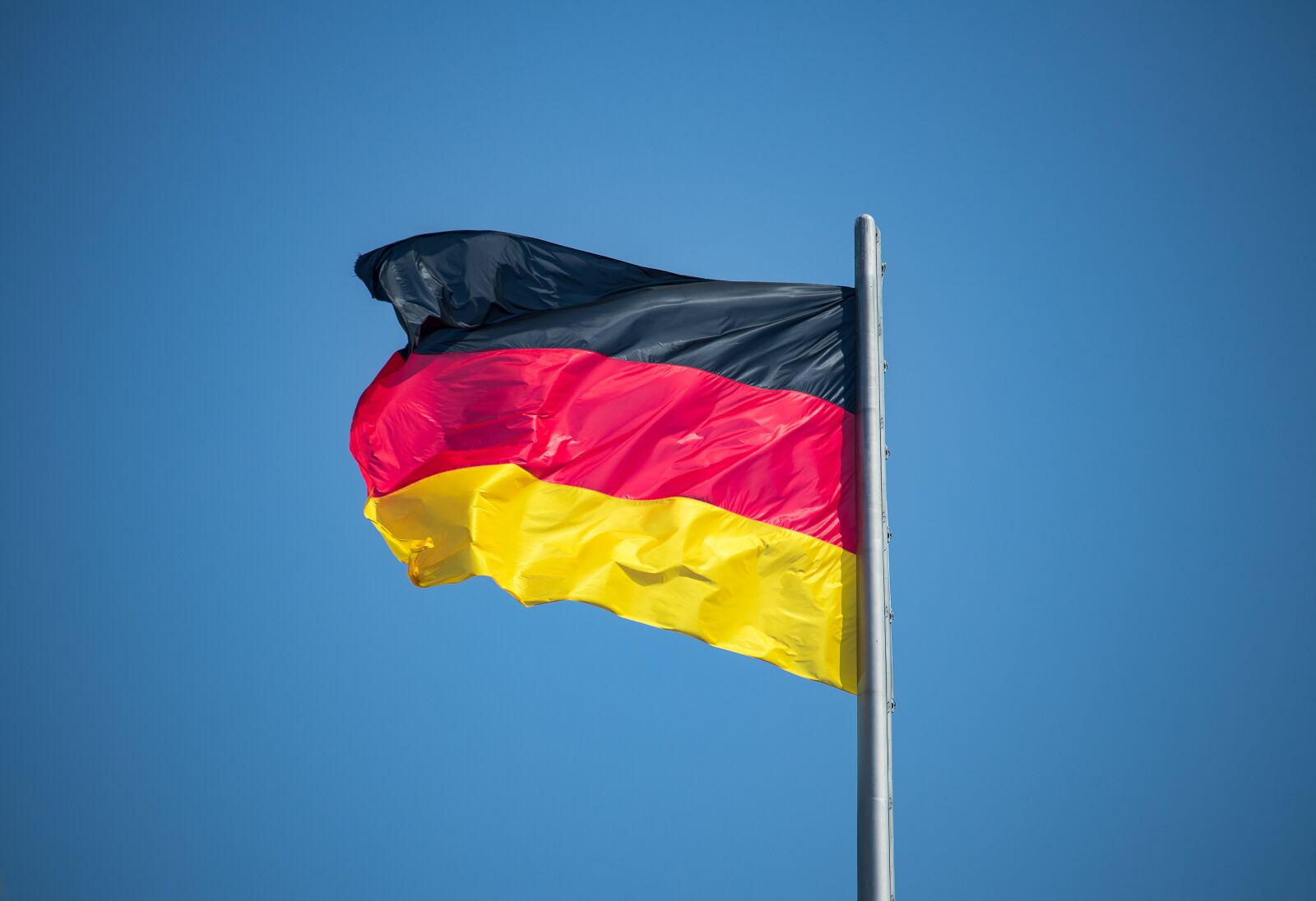 Canon EF-S 55-250mm F4-5.6 IS STM sample photo. Flag, germany, black photography