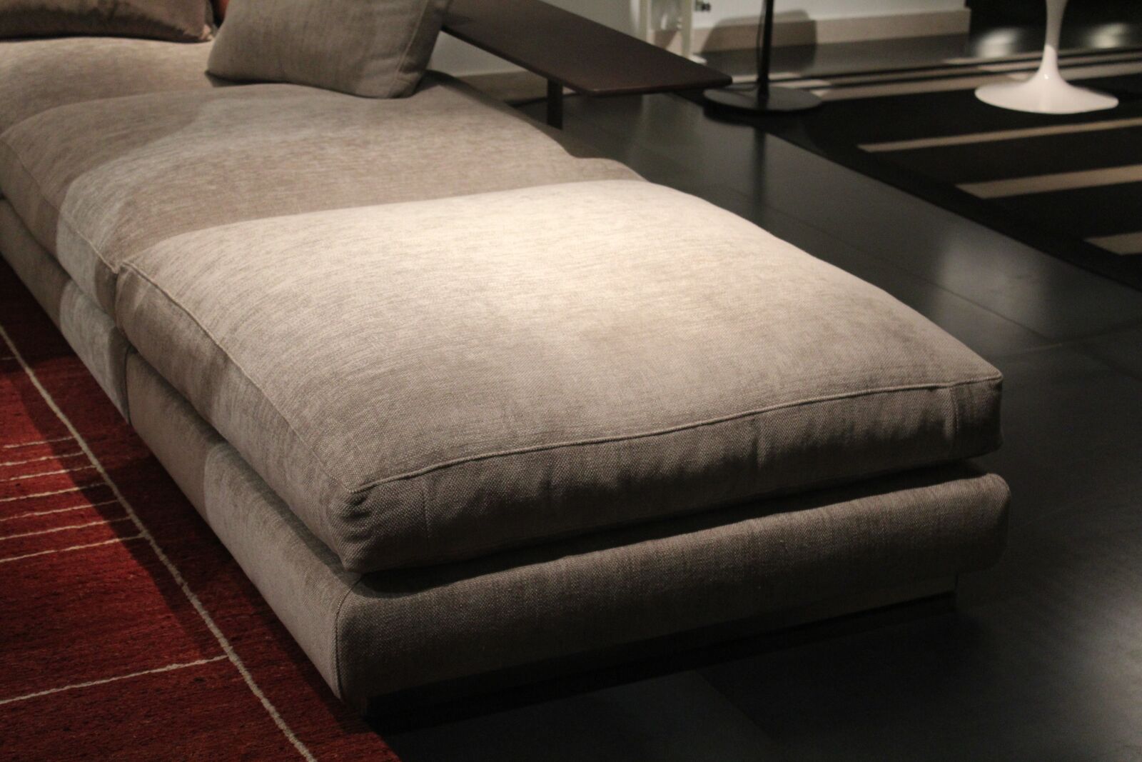 Canon EOS 1200D (EOS Rebel T5 / EOS Kiss X70 / EOS Hi) sample photo. Pillows, sofa, seats photography