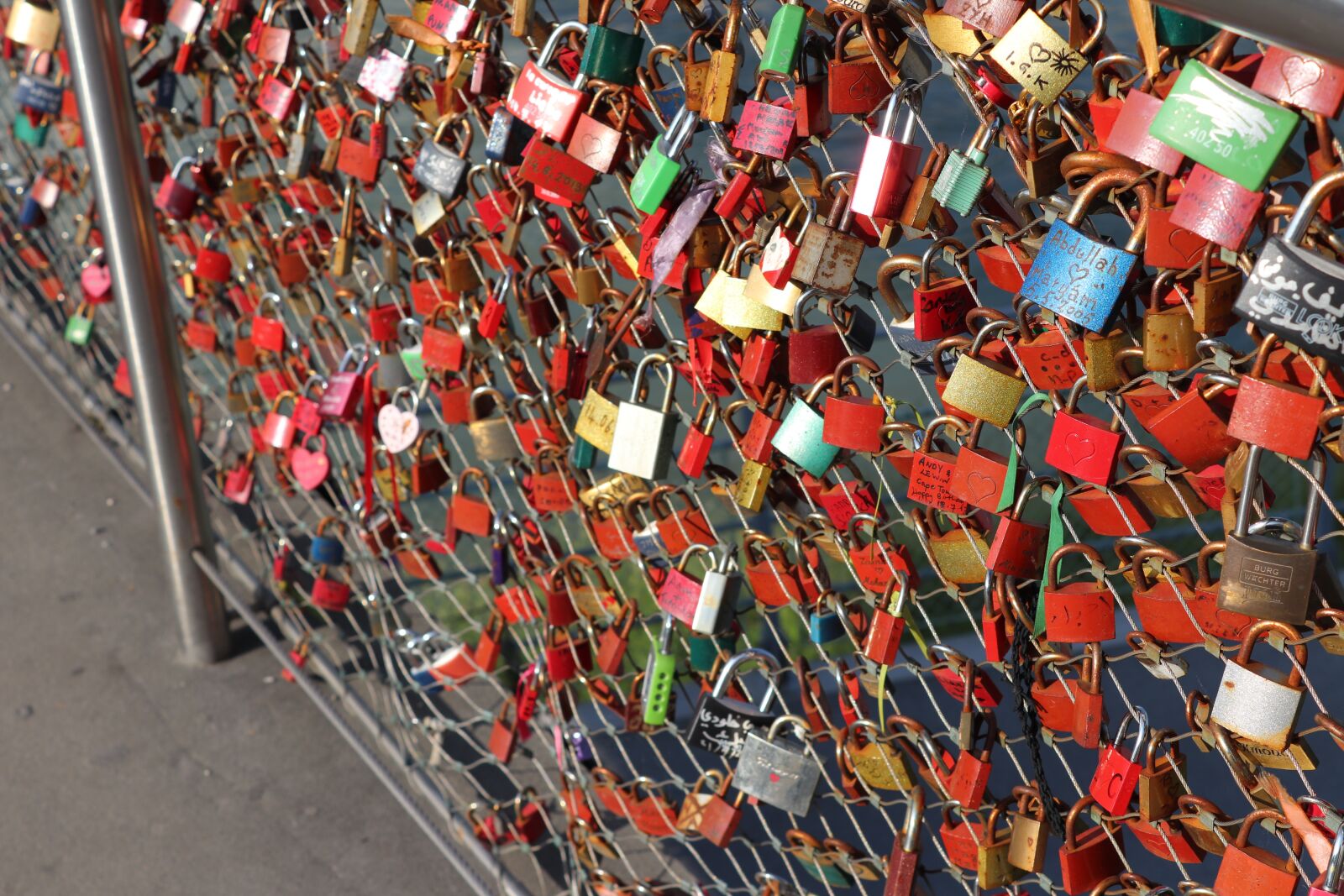 Canon EOS 200D (EOS Rebel SL2 / EOS Kiss X9) sample photo. Lock, bridge, padlocks photography