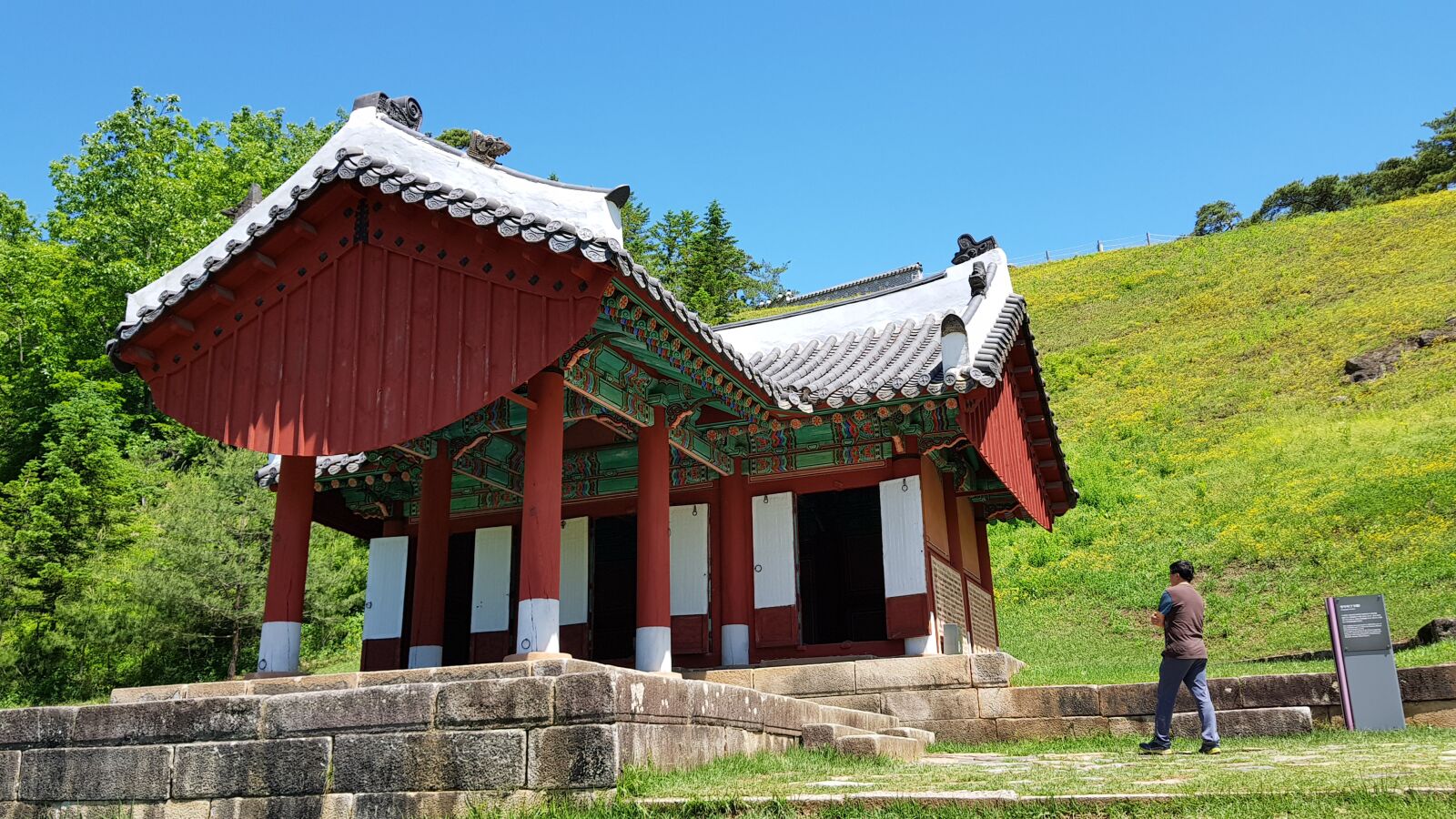 Samsung SM-N950N sample photo. East, korea, traditional building photography