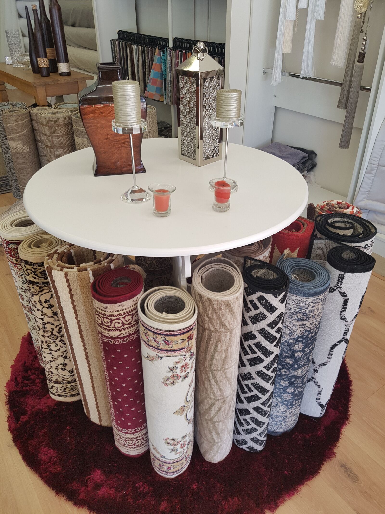 Samsung Galaxy S7 sample photo. Carpet, table, accessories photography