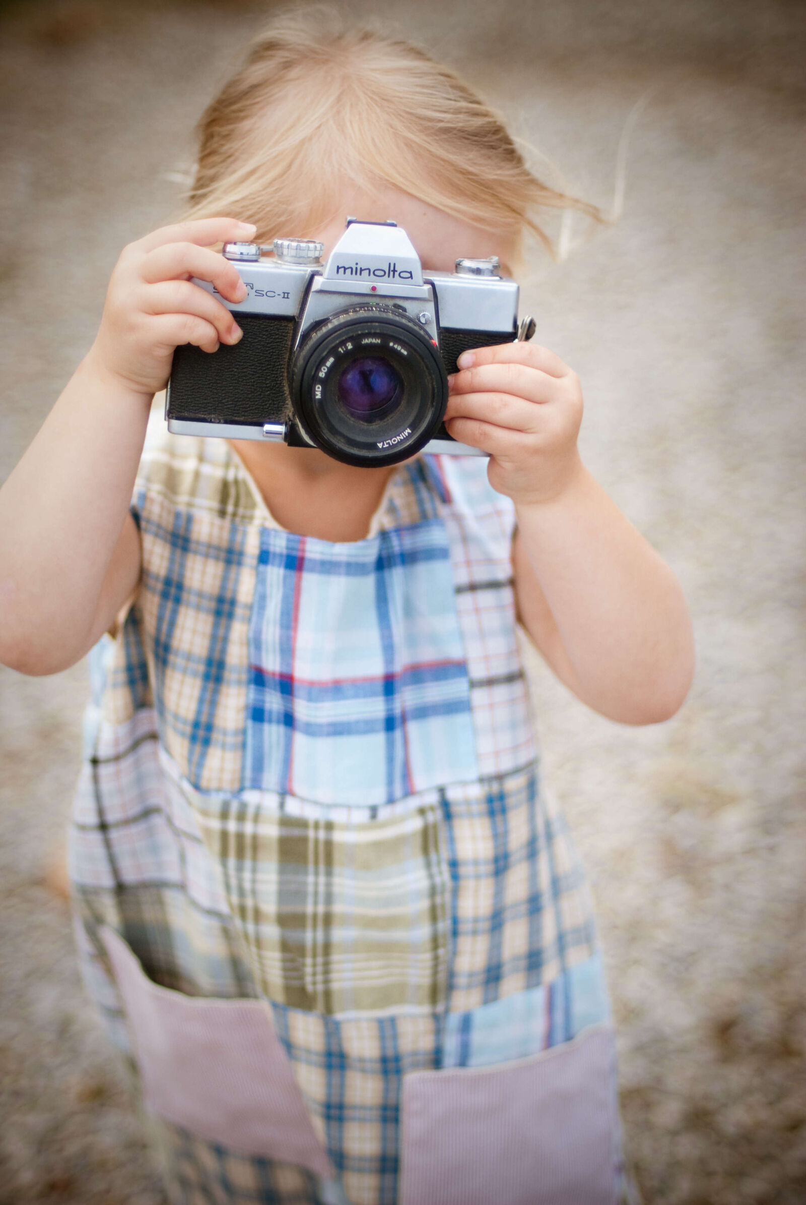 Nikon AF Nikkor 50mm F1.4D sample photo. Adolescence, blur, camera, child photography