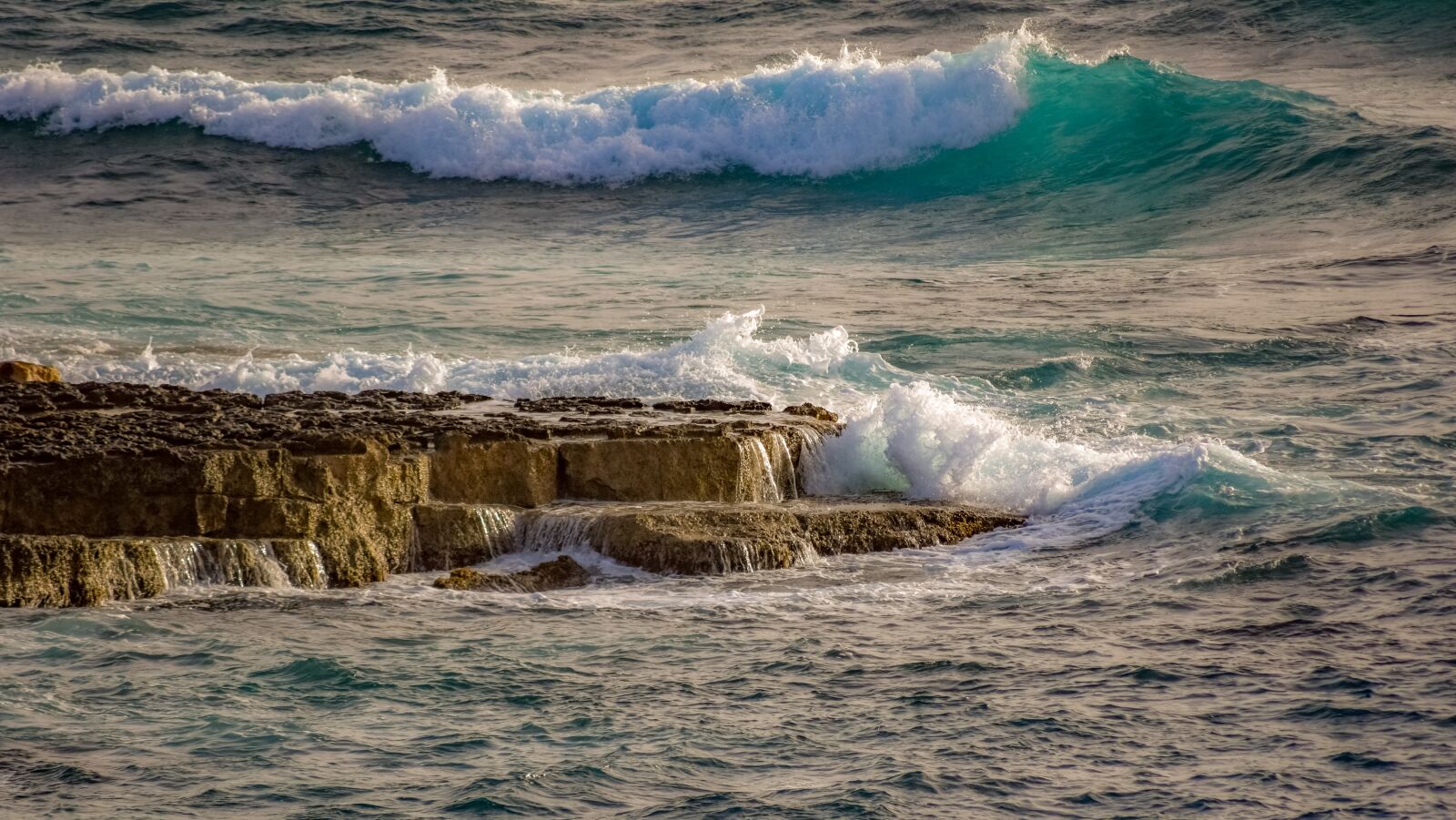Nikon D3300 sample photo. Rocky coast, waves, smashing photography