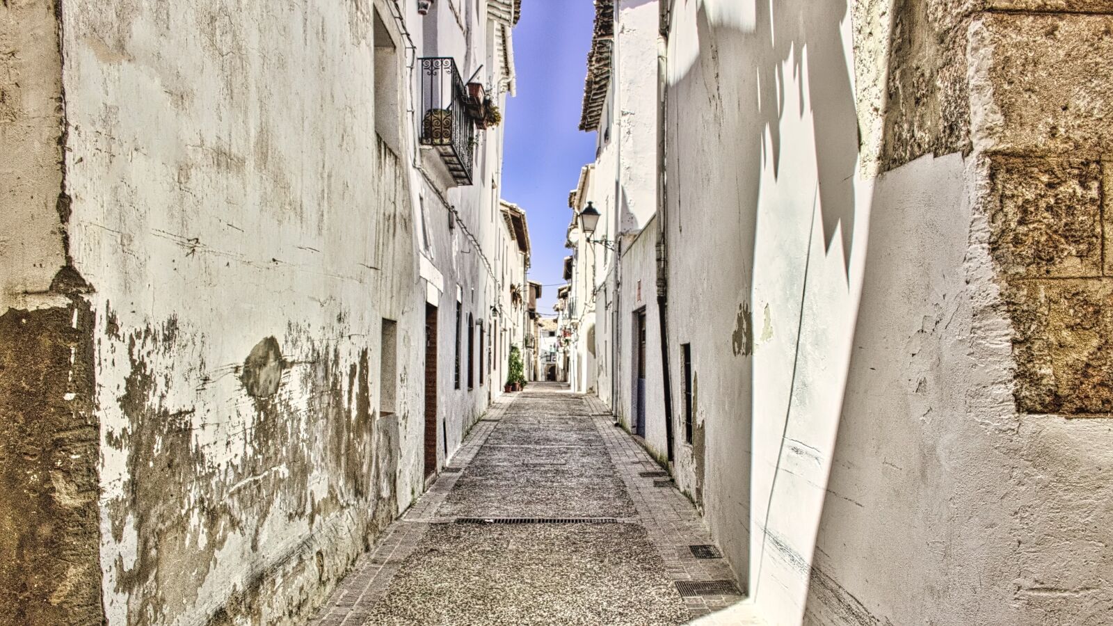 Canon EOS 100D (EOS Rebel SL1 / EOS Kiss X7) sample photo. Street, empty, spain photography