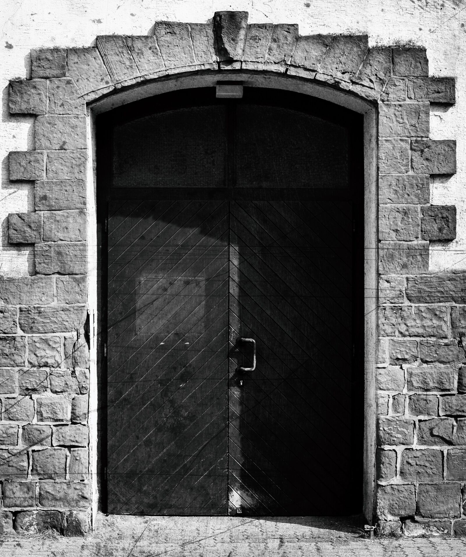 Nikon 1 V2 sample photo. Door, goal, old house photography