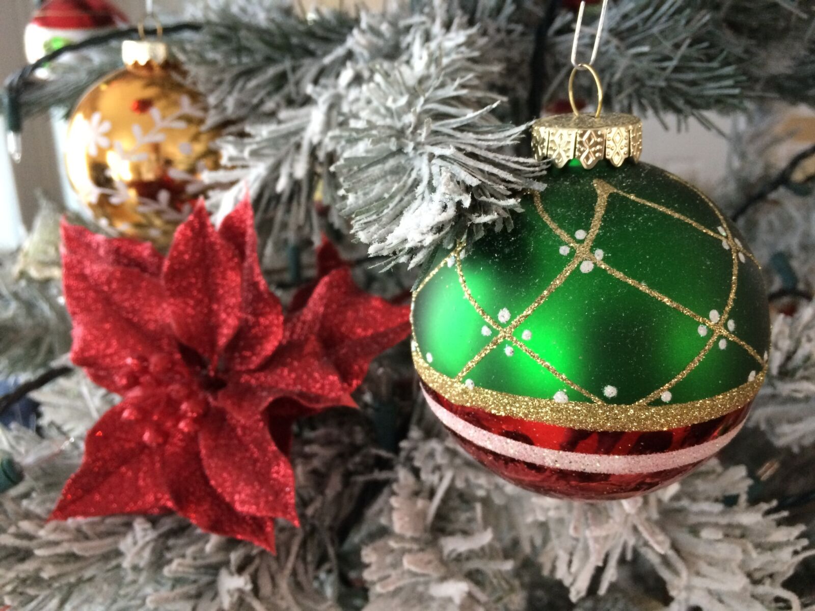 iPhone 5s back camera 4.15mm f/2.2 sample photo. Ball, christmas, decoration photography