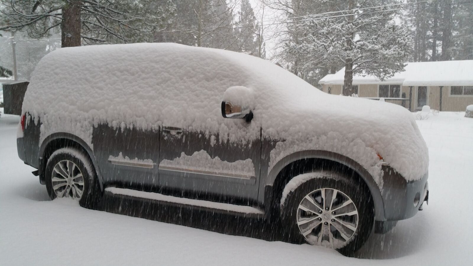 Samsung Galaxy Note4 sample photo. Snow, car, winter photography