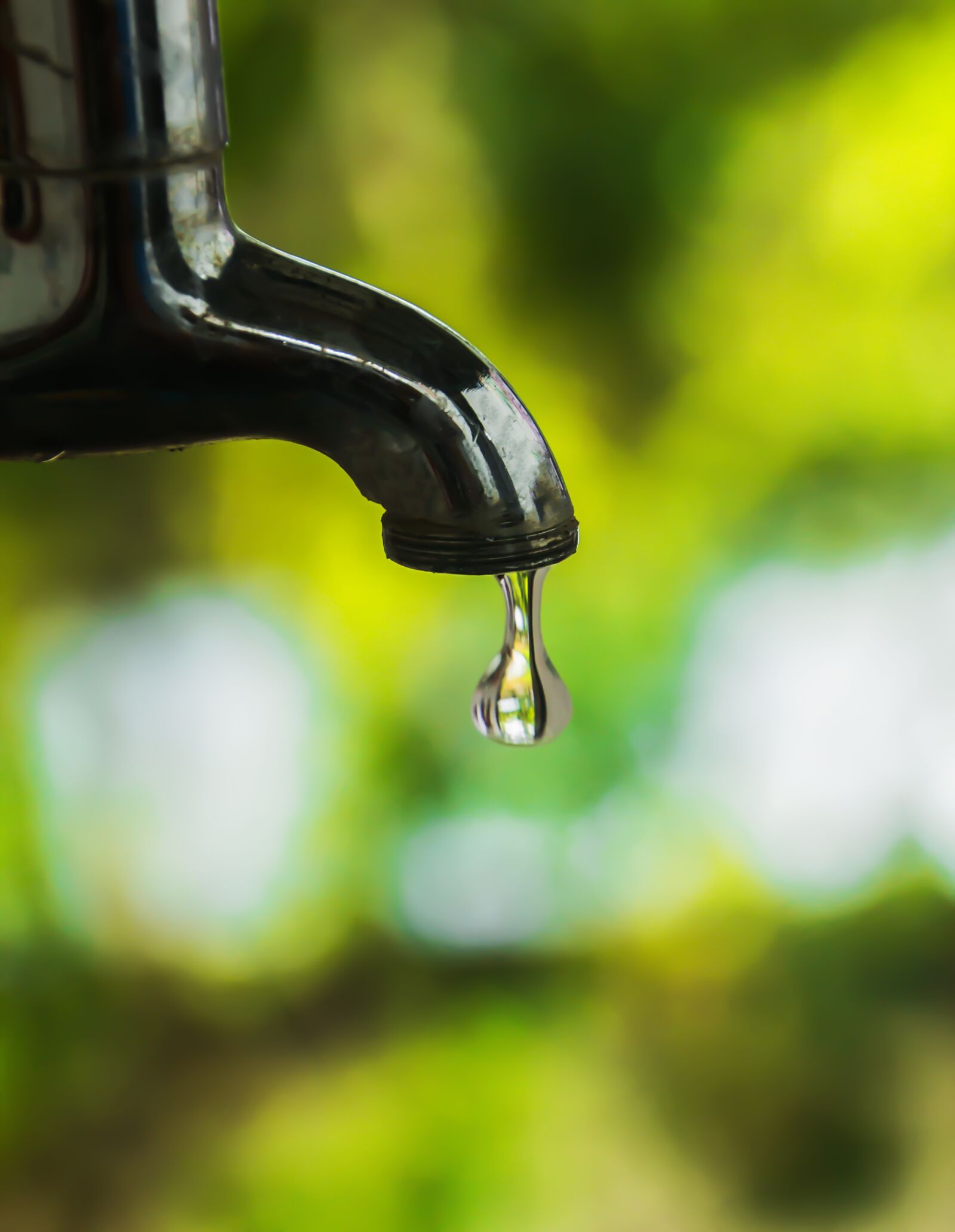 Canon EOS 1100D (EOS Rebel T3 / EOS Kiss X50) sample photo. Water dripping, water drop photography