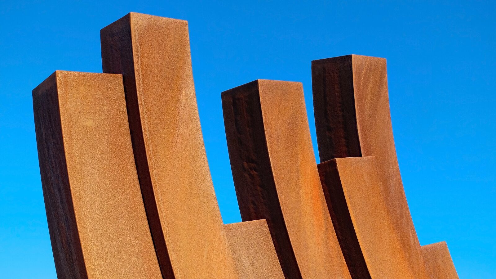 Fujifilm X30 sample photo. Rust, sculpture, modern art photography