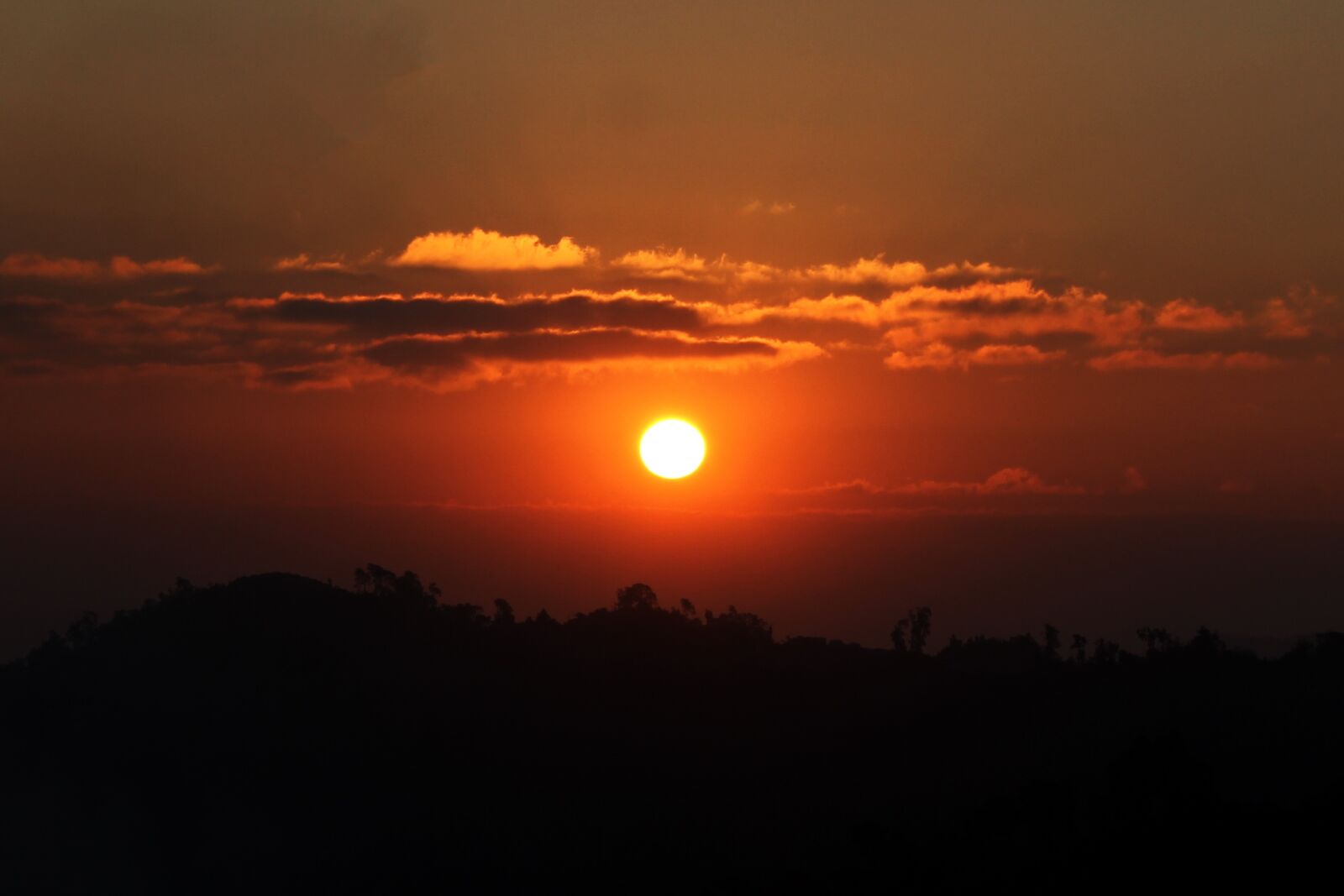 Canon EOS 550D (EOS Rebel T2i / EOS Kiss X4) sample photo. Sunrise, dawn, dusk photography