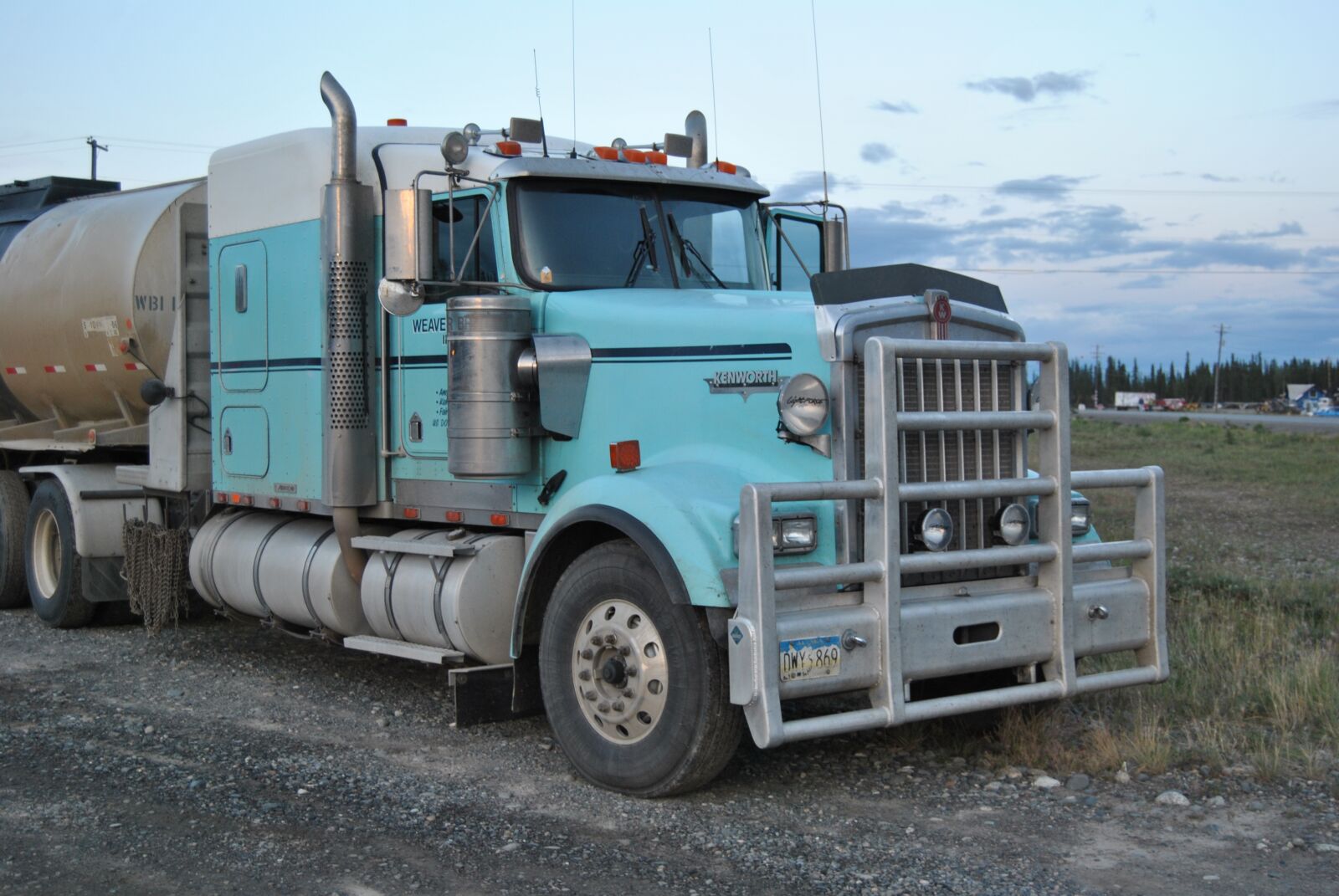 Nikon D3000 sample photo. Truck, transport, traffic photography
