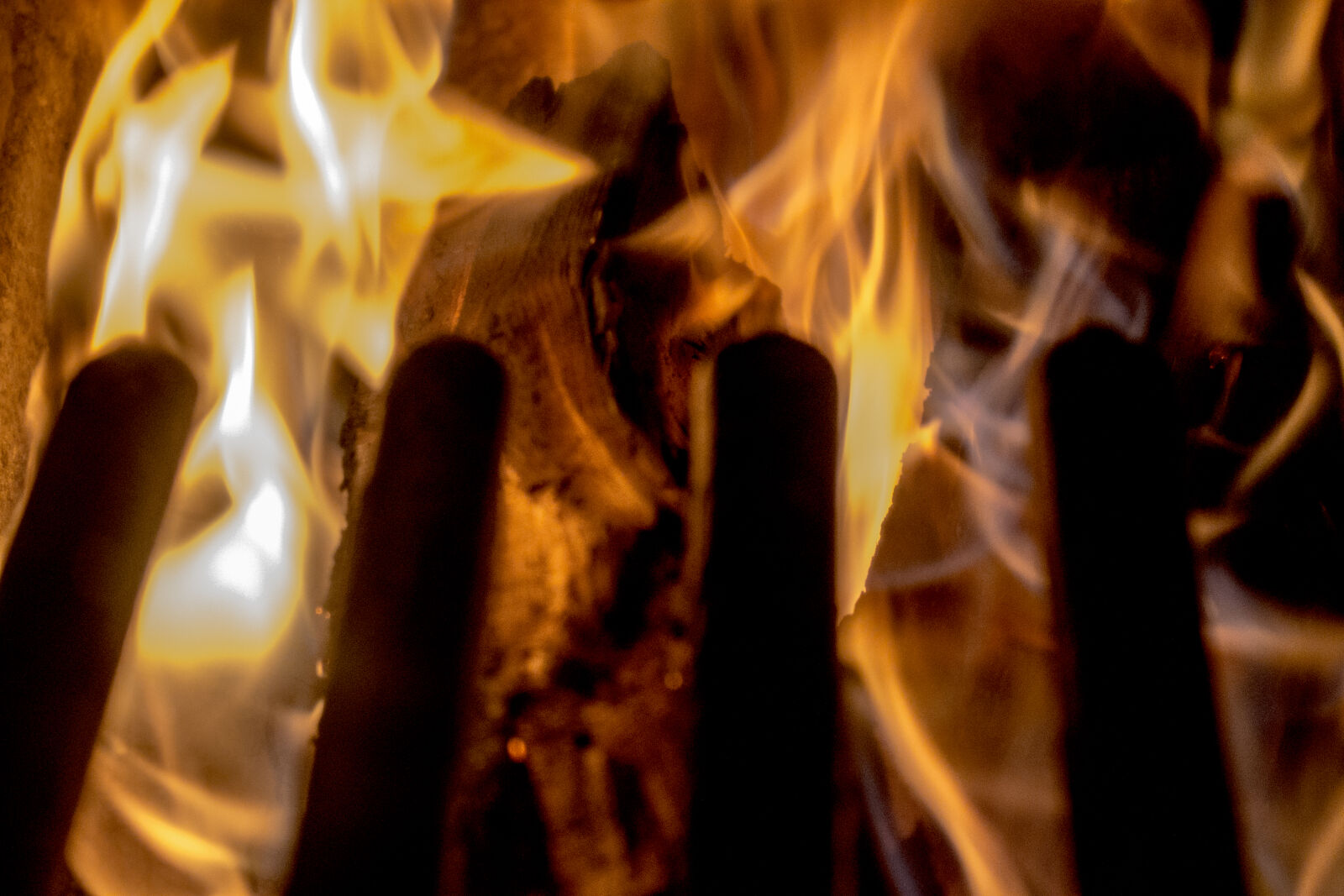 Canon EOS 1100D (EOS Rebel T3 / EOS Kiss X50) sample photo. Fire, flame, warm photography