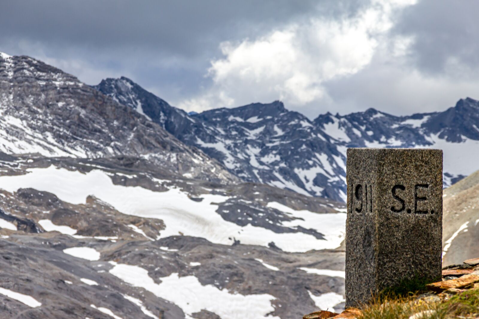 Canon EOS 550D (EOS Rebel T2i / EOS Kiss X4) sample photo. Stelvio yoke, mountains, alpine photography