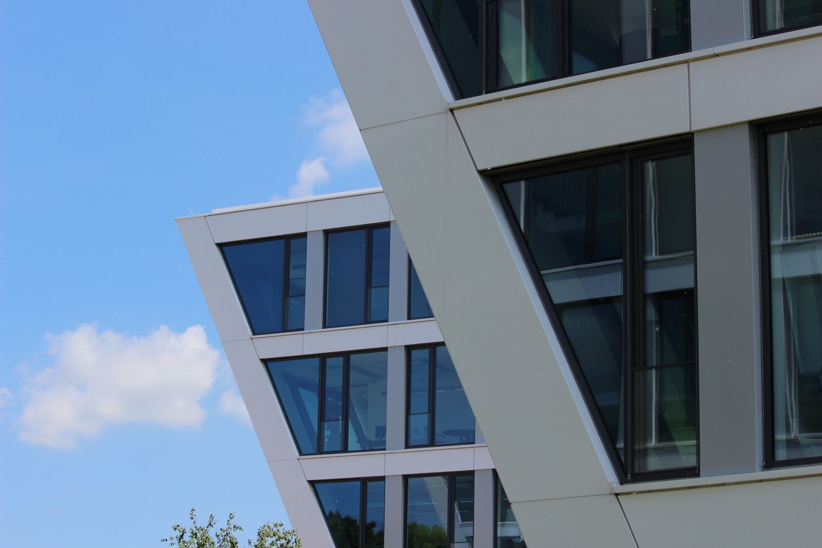 Canon EOS 600D (Rebel EOS T3i / EOS Kiss X5) sample photo. Glass, window, architecture photography