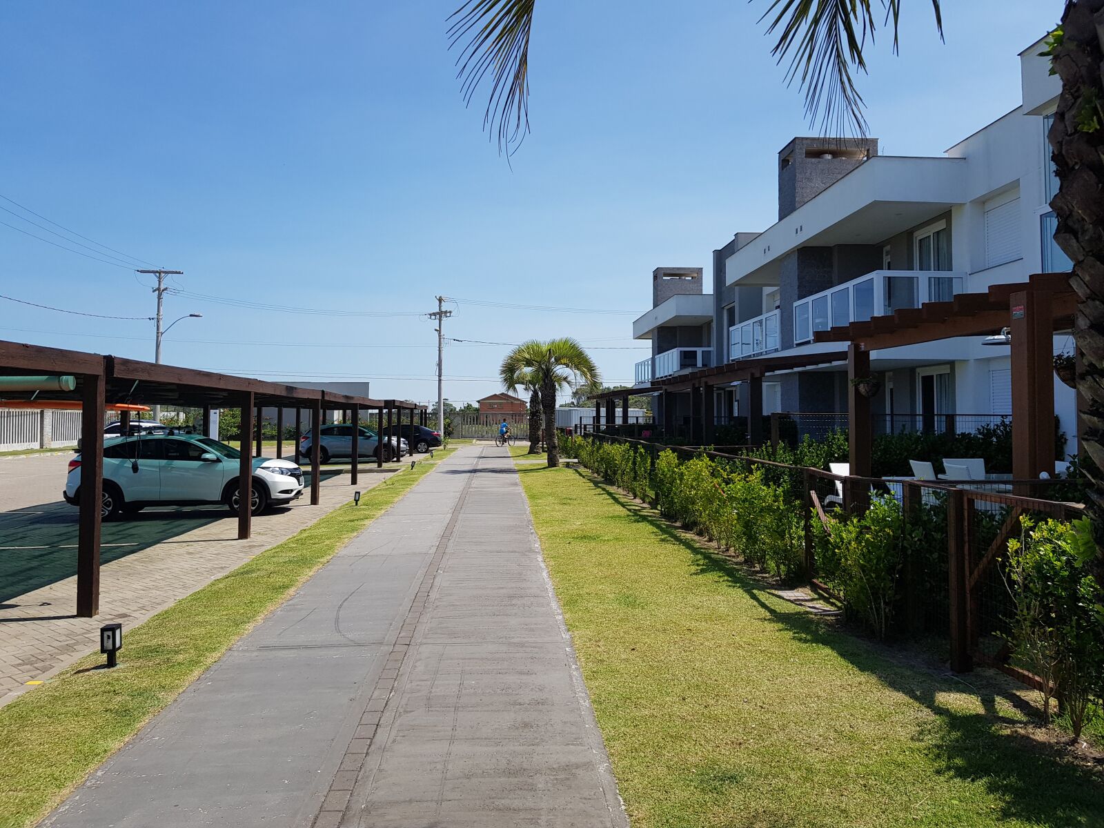 Samsung Galaxy S8+ sample photo. Beach, condominium, closed photography