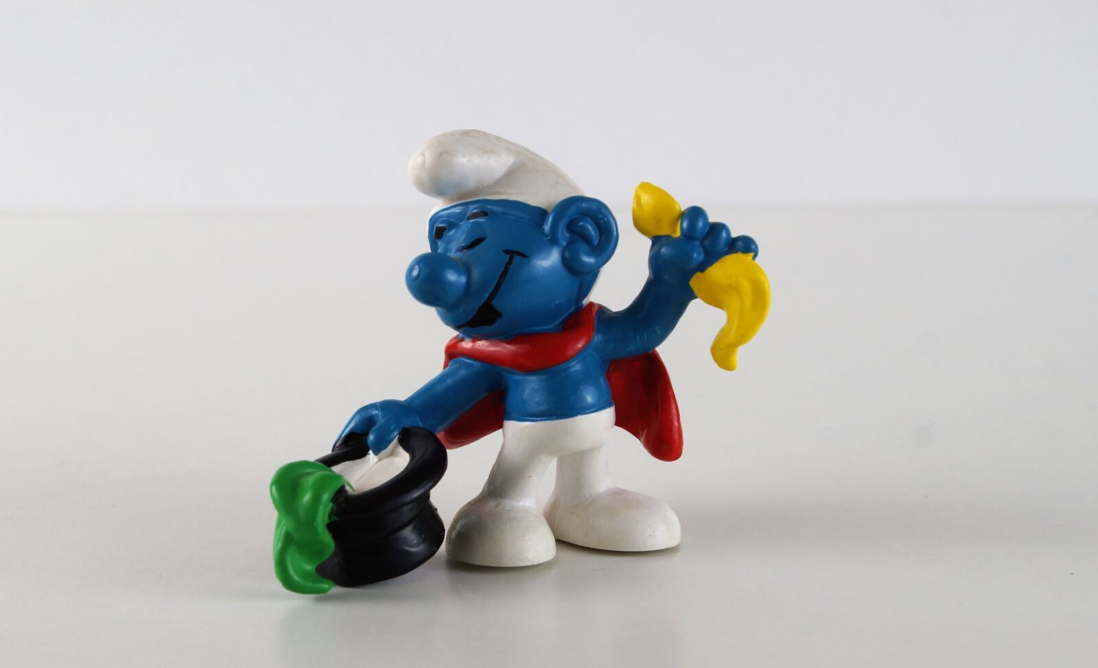 Sony DT 18-70mm F3.5-5.6 sample photo. Smurf, smurfs, wizard schlumpf photography