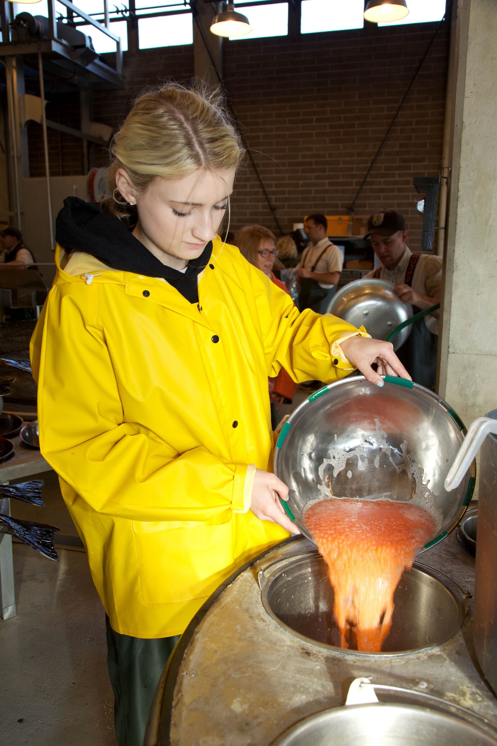 Canon EOS 5D Mark II sample photo. Employee, processing, salmon, eggs photography
