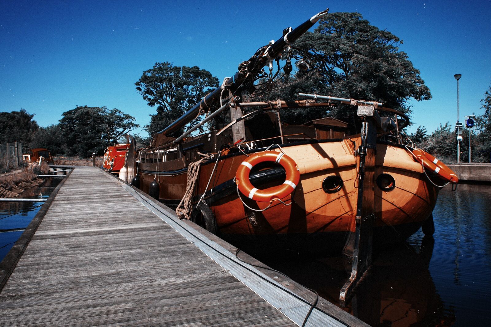 Canon EOS 40D sample photo. Falkirk, canal, long boat photography
