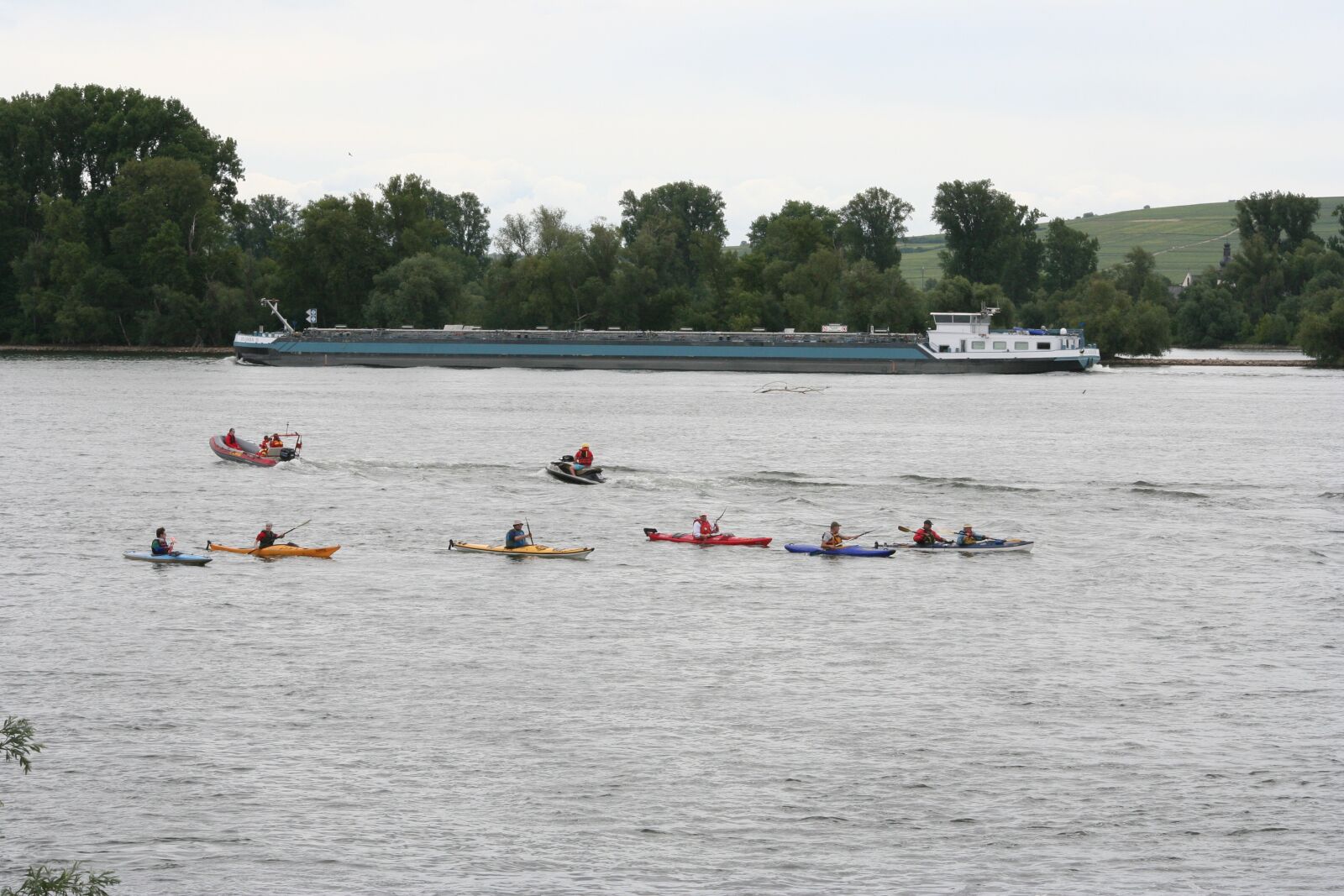 Canon EOS 350D (EOS Digital Rebel XT / EOS Kiss Digital N) sample photo. Rhine, barge, dlrg rescue photography