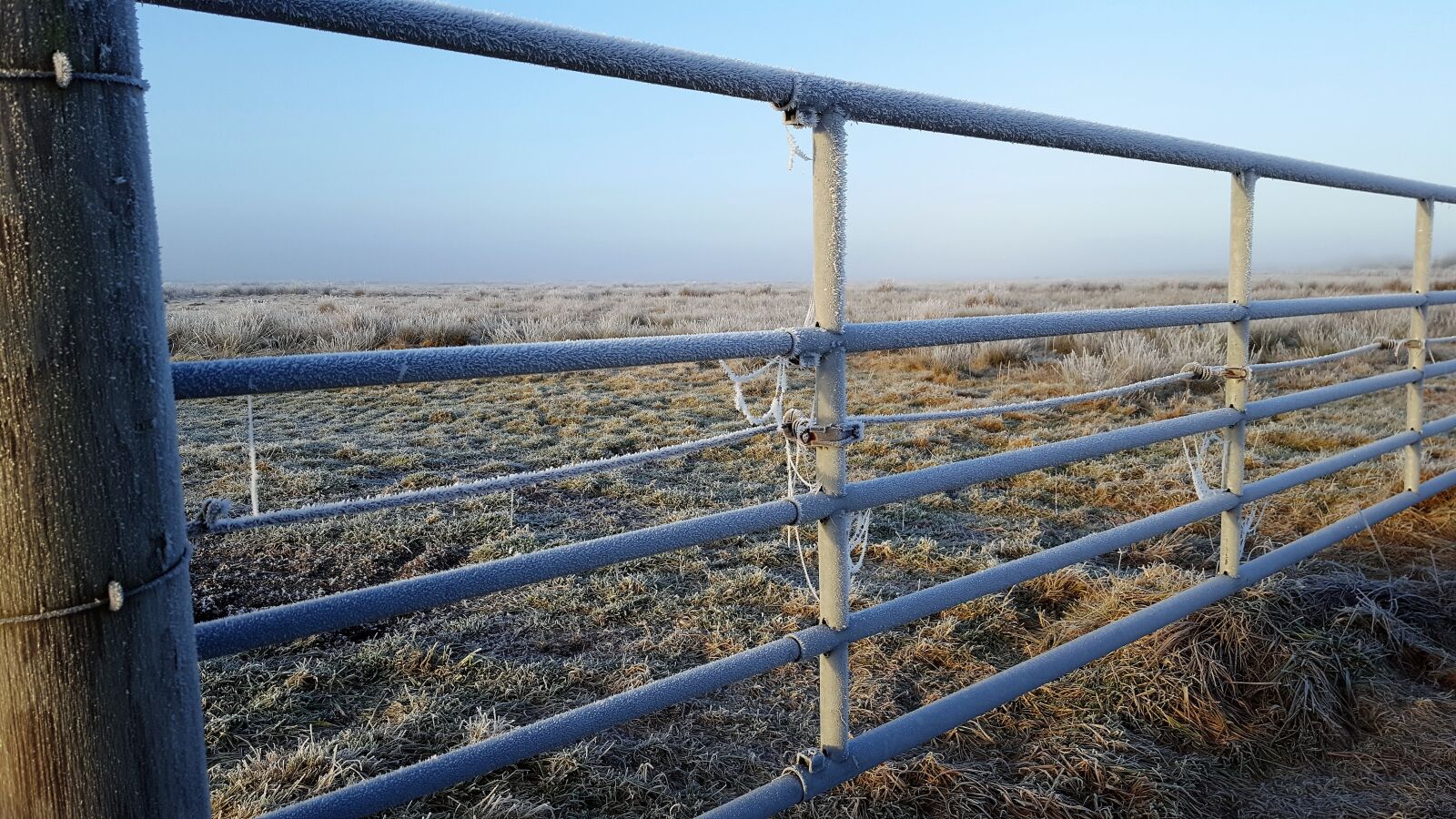 Samsung GALAXY S6 edge sample photo. Gate, in winter, on photography