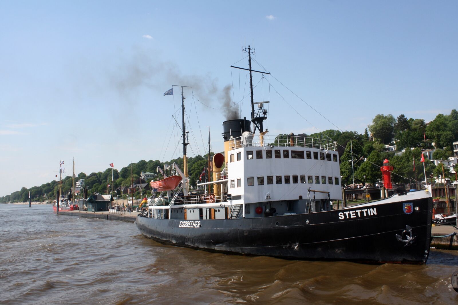 Canon EOS 1000D (EOS Digital Rebel XS / EOS Kiss F) sample photo. Icebreaker, stettin, harbour museum photography