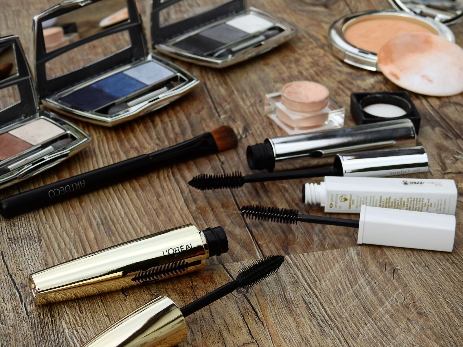 Nikon Coolpix P900 sample photo. Cosmetics, make up, makeup photography