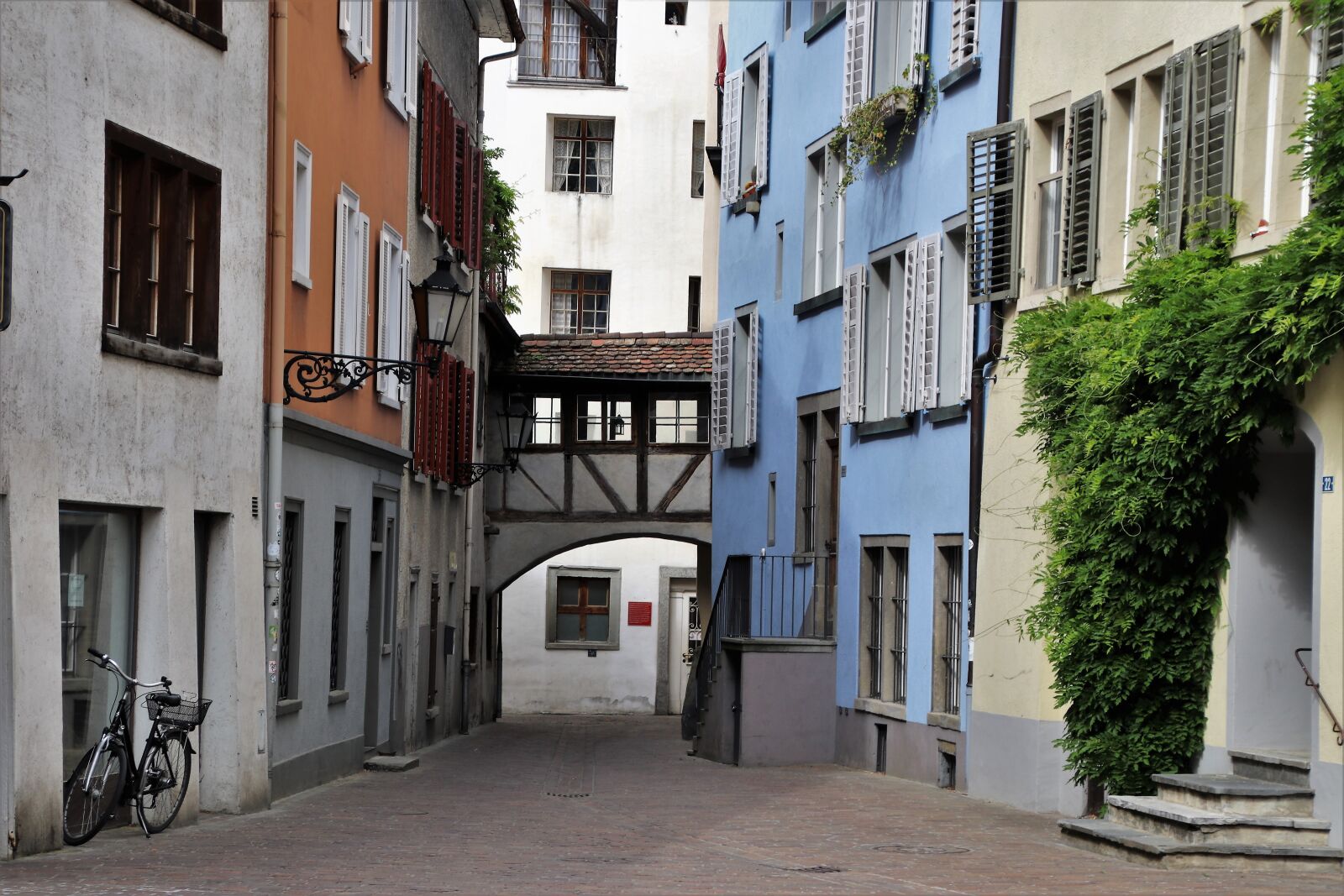 Canon EOS 80D sample photo. Townhouses, monuments, old town photography