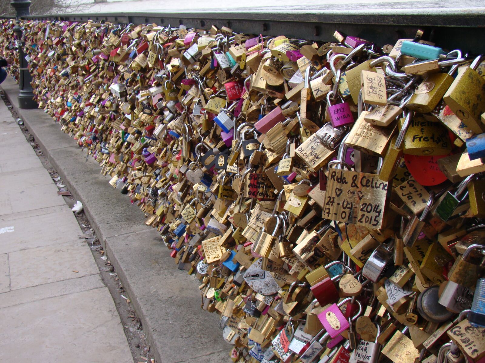 Sony Cyber-shot DSC-H50 sample photo. Bridge, padlocks, sweethearts photography