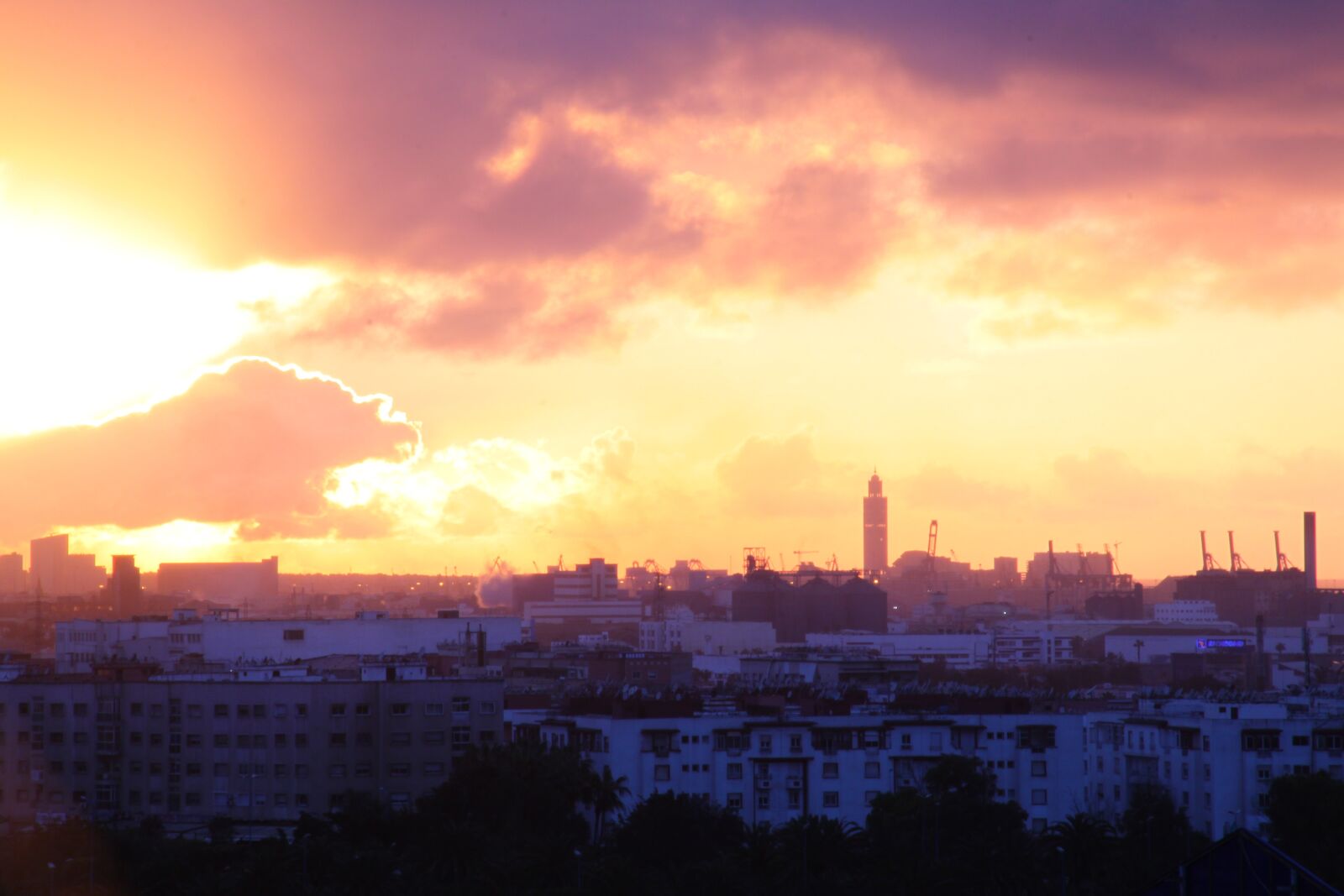 Canon EOS 500D (EOS Rebel T1i / EOS Kiss X3) sample photo. Sunset, monster, casablanca photography