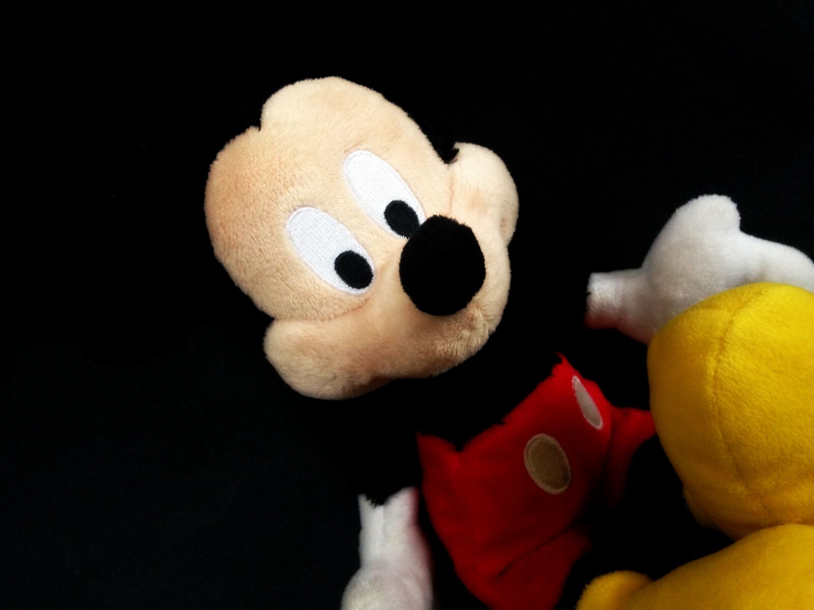 iPhone 5c back camera 4.12mm f/2.4 sample photo. Child, colourful, face, mickey photography