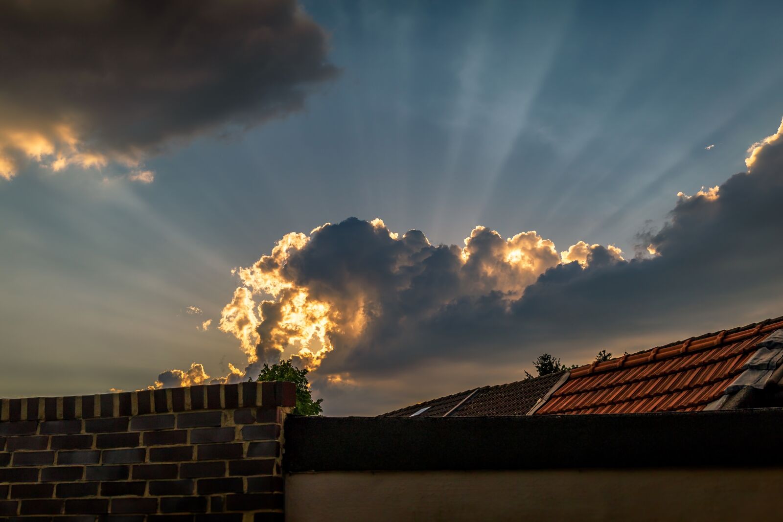 Canon EF 24-70mm F4L IS USM sample photo. Storm, sun, cloud photography