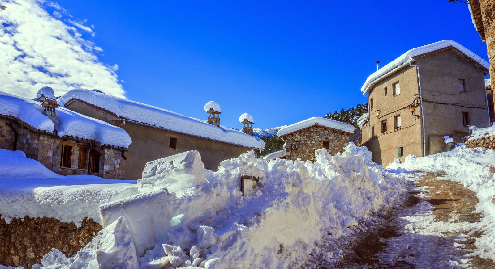Sony E 16-50mm F3.5-5.6 PZ OSS sample photo. Snow, winter, cold photography