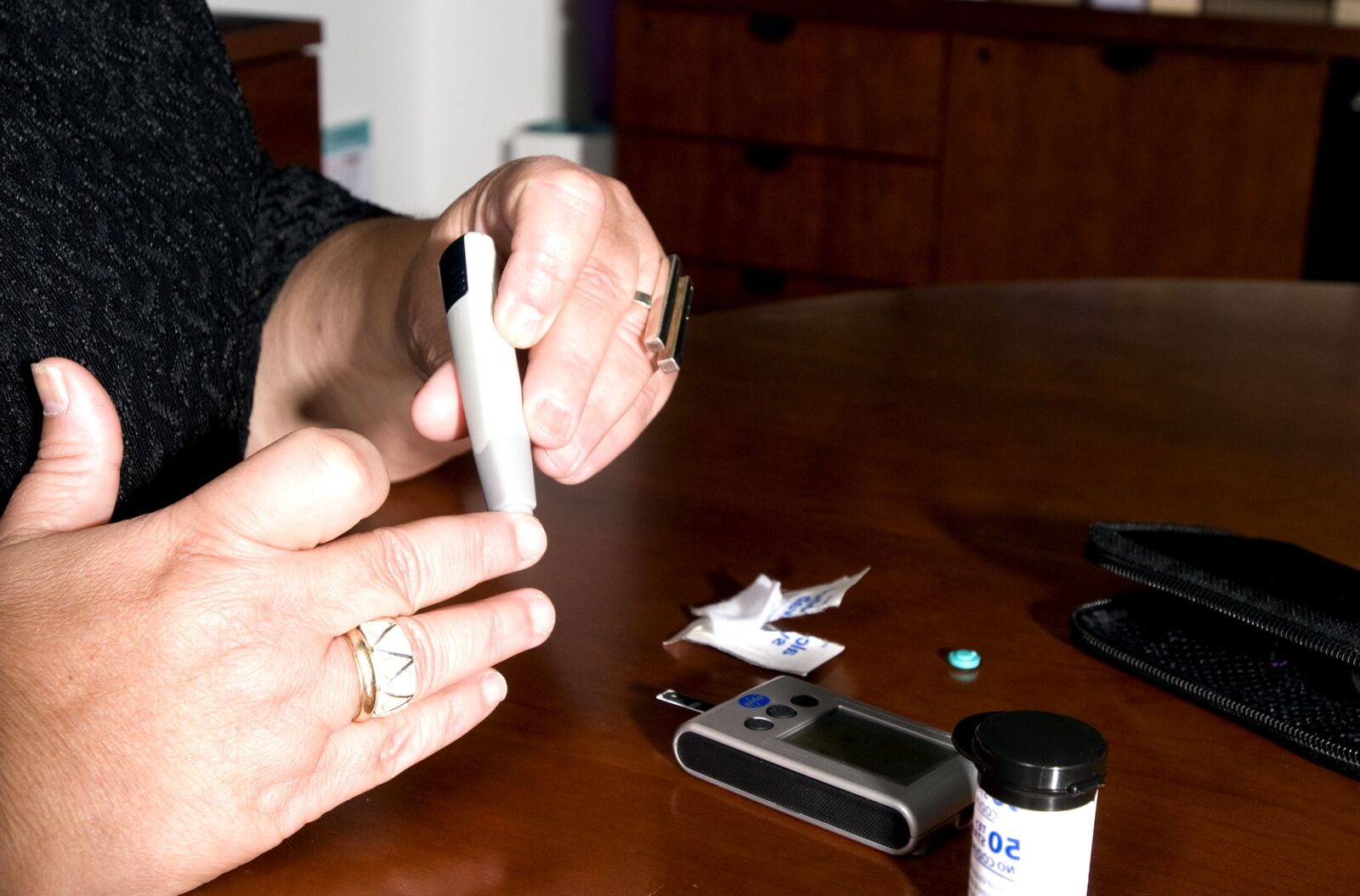 Nikon D300 sample photo. Inger, stick, mechanized, needle photography