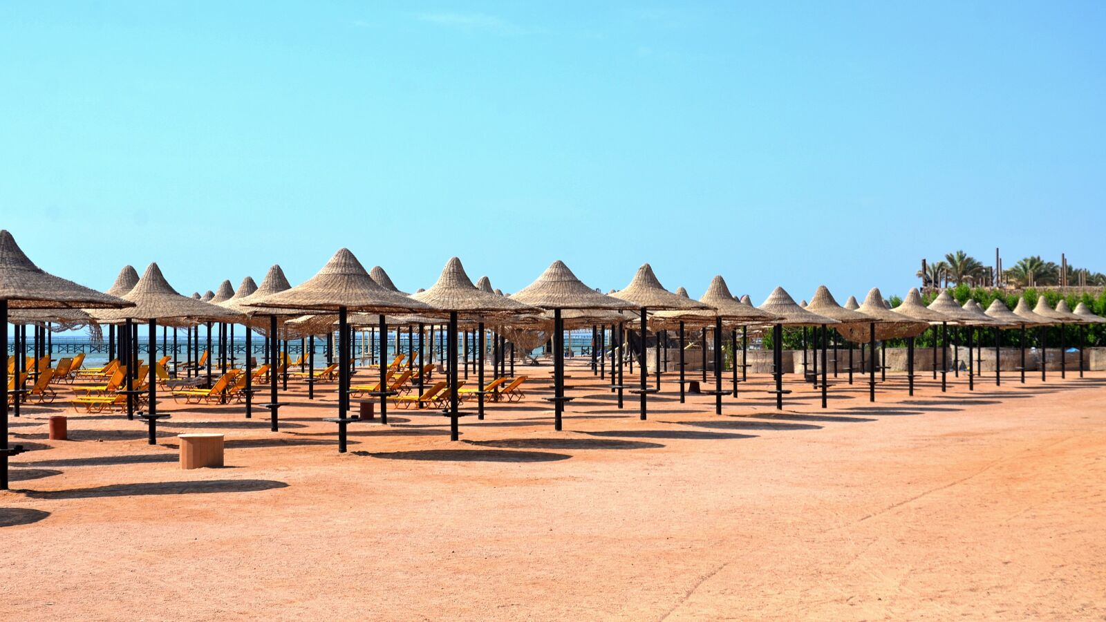 Nikon D7000 sample photo. Beach, tourism, quarantine photography