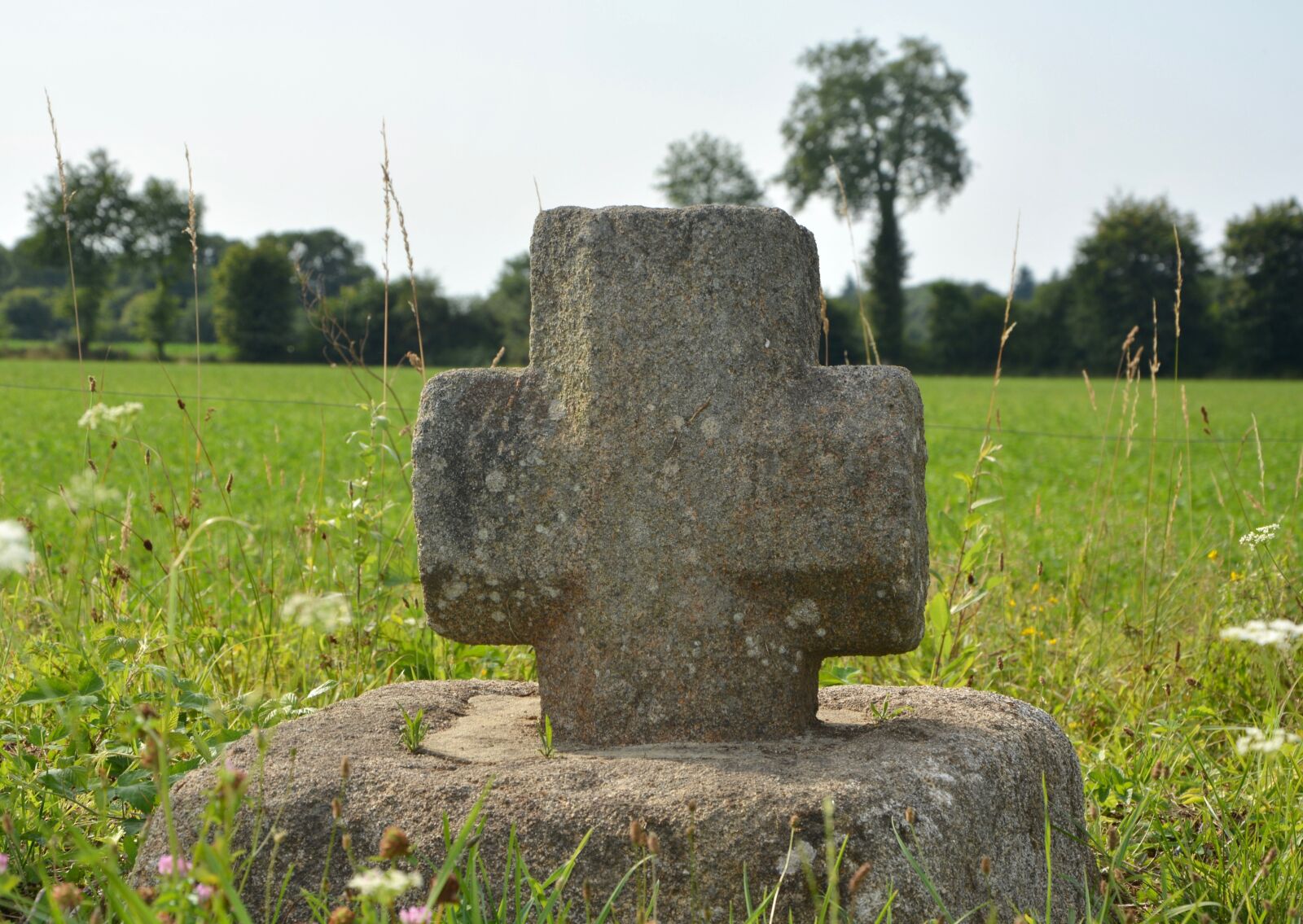 Nikon D5200 sample photo. Stone cross, sculpture religious photography