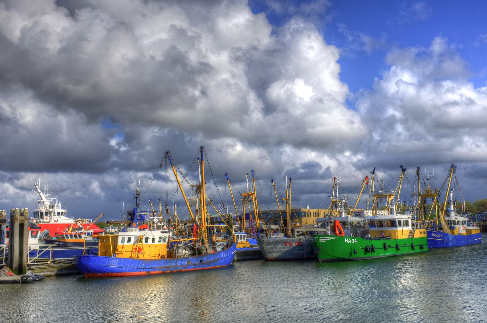 Fujifilm X100S sample photo. Lauwersoog, port, fishing boats photography