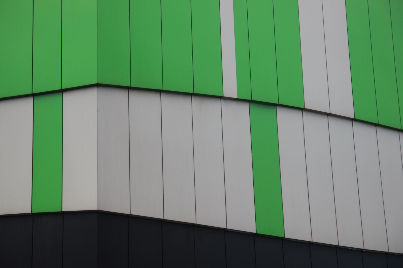 Canon EOS 600D (Rebel EOS T3i / EOS Kiss X5) sample photo. Detail, architecture, green photography