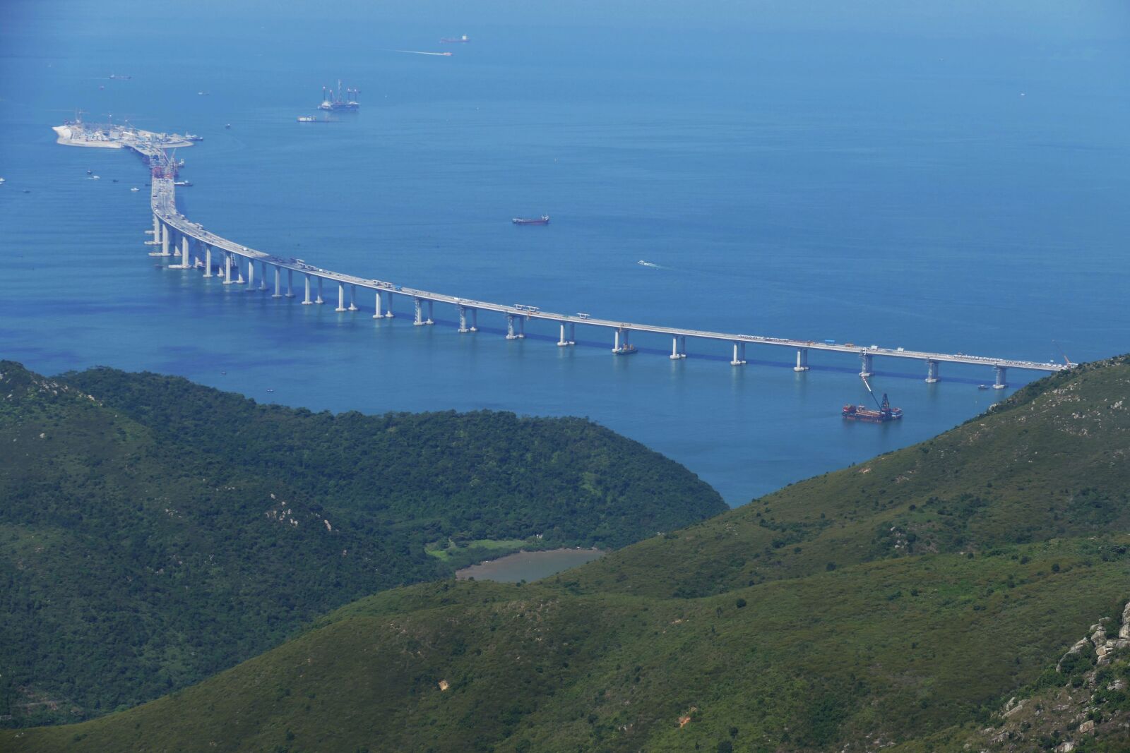 Panasonic Lumix DMC-FZ1000 sample photo. Hong kong bridge, site photography